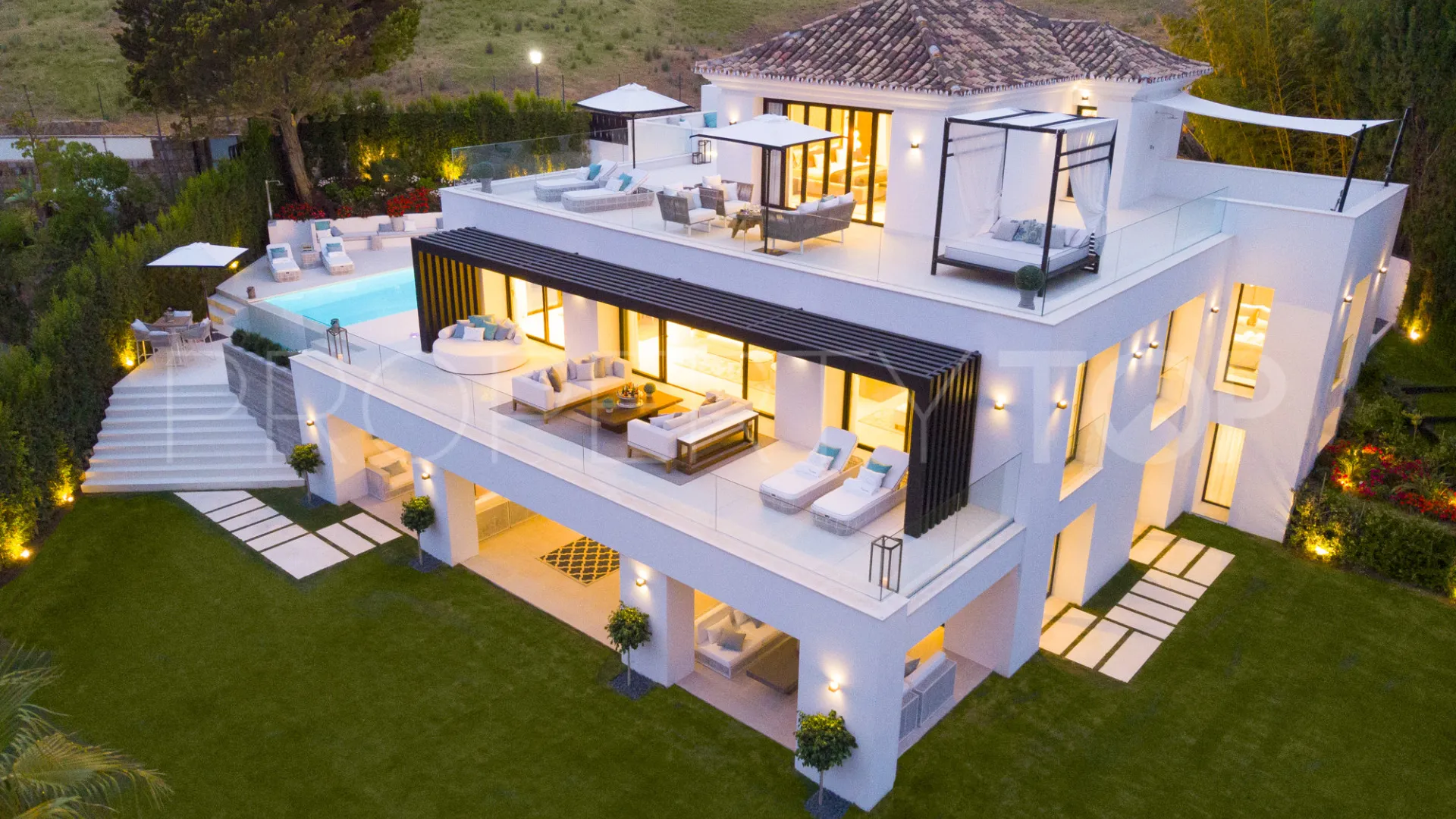 Villa en venta de 5 dormitorios en Nueva Andalucia