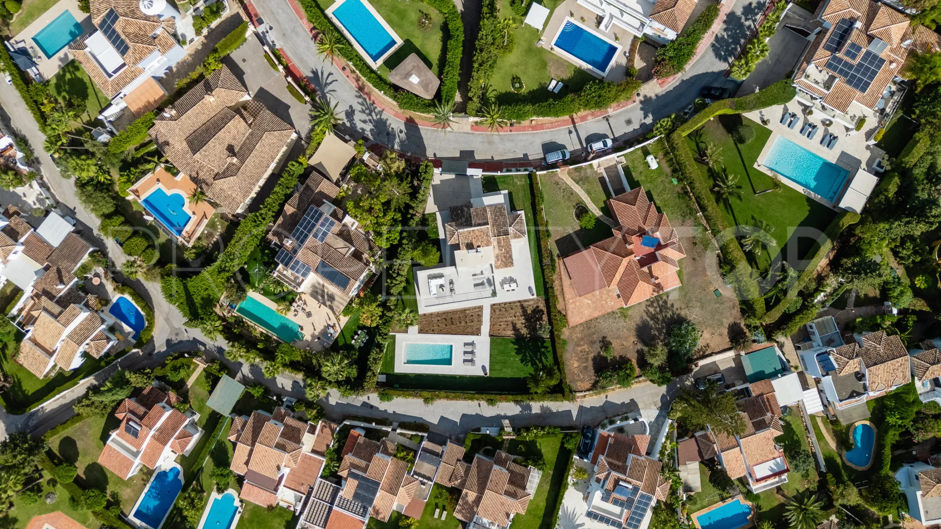 Villa for sale in Elviria