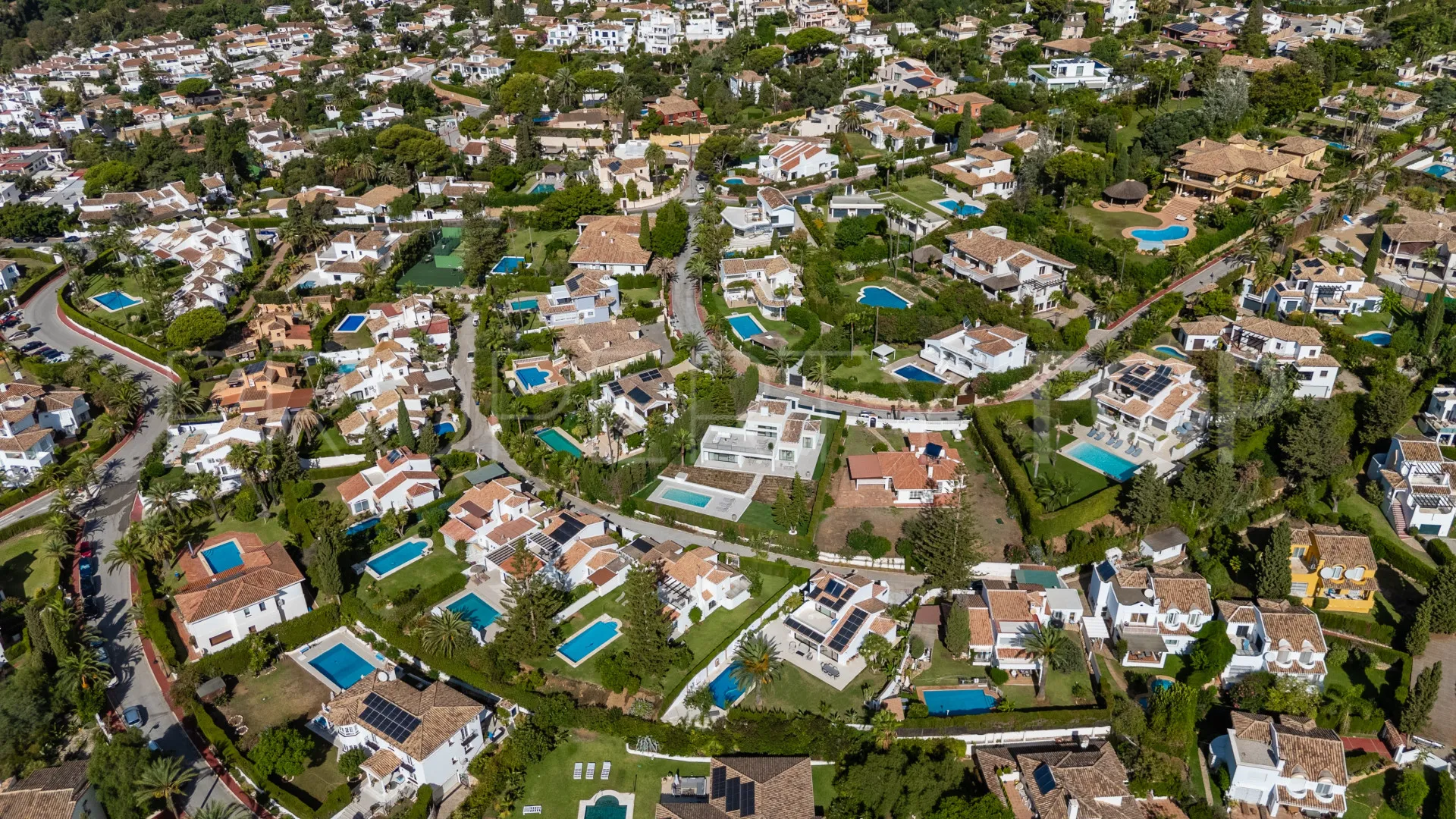 Villa for sale in Elviria