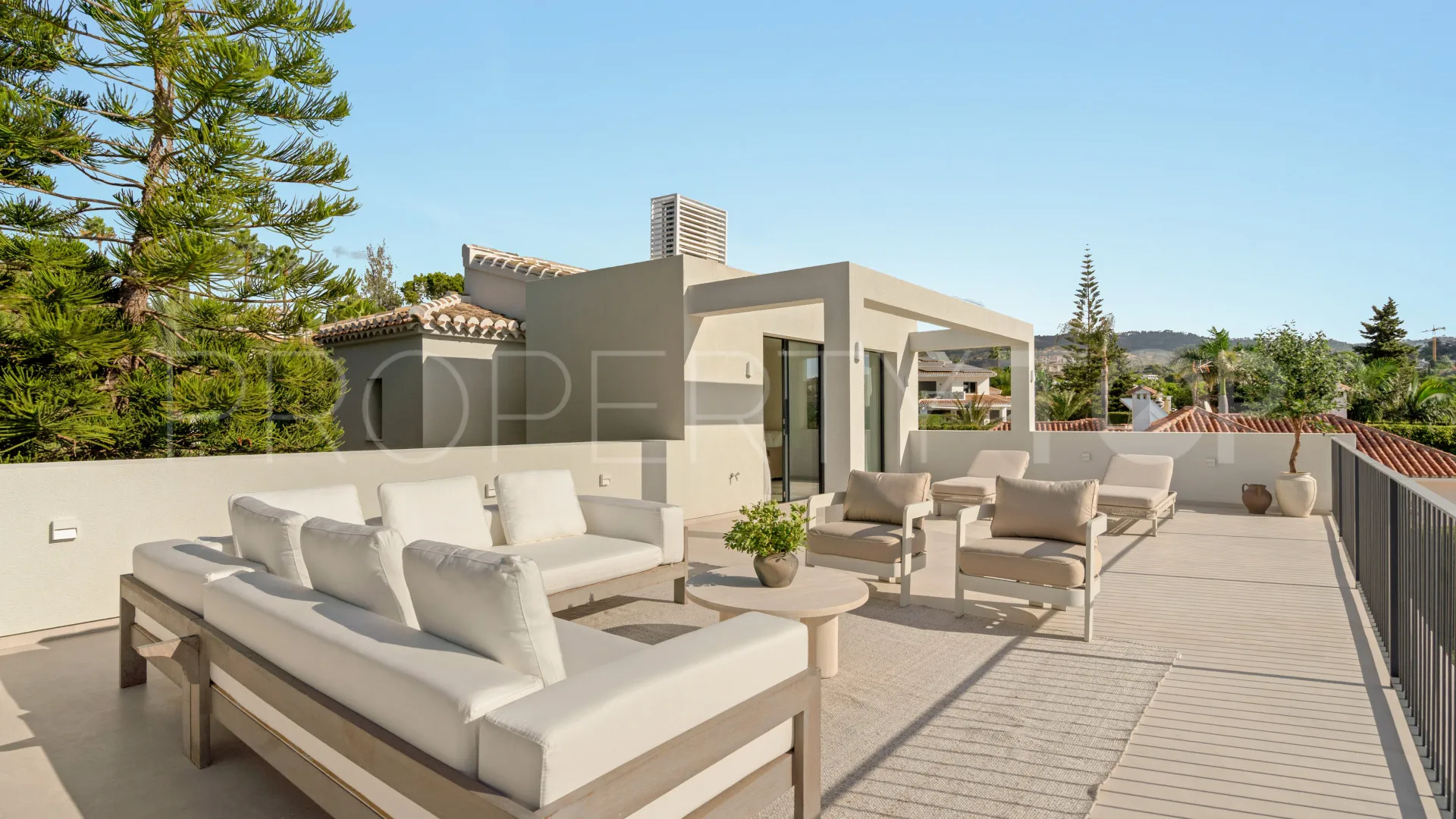 Villa for sale in Elviria