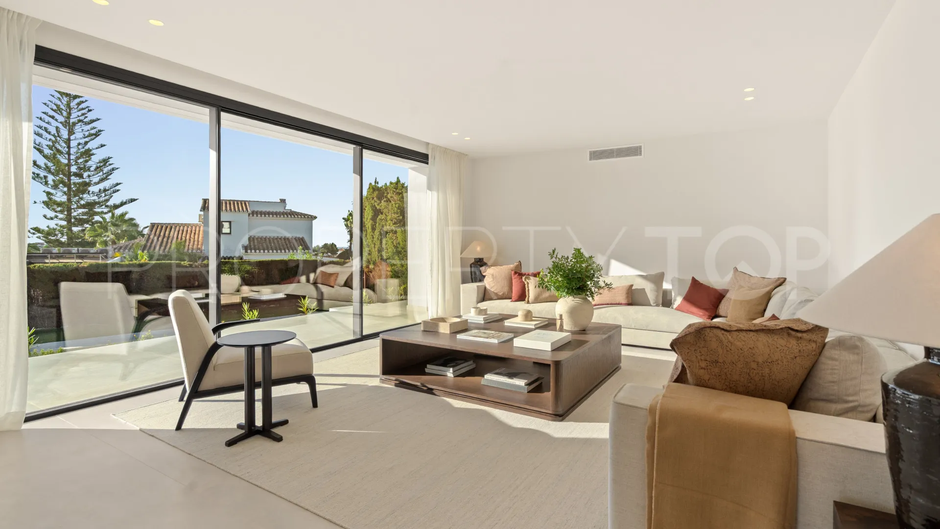 Villa for sale in Elviria