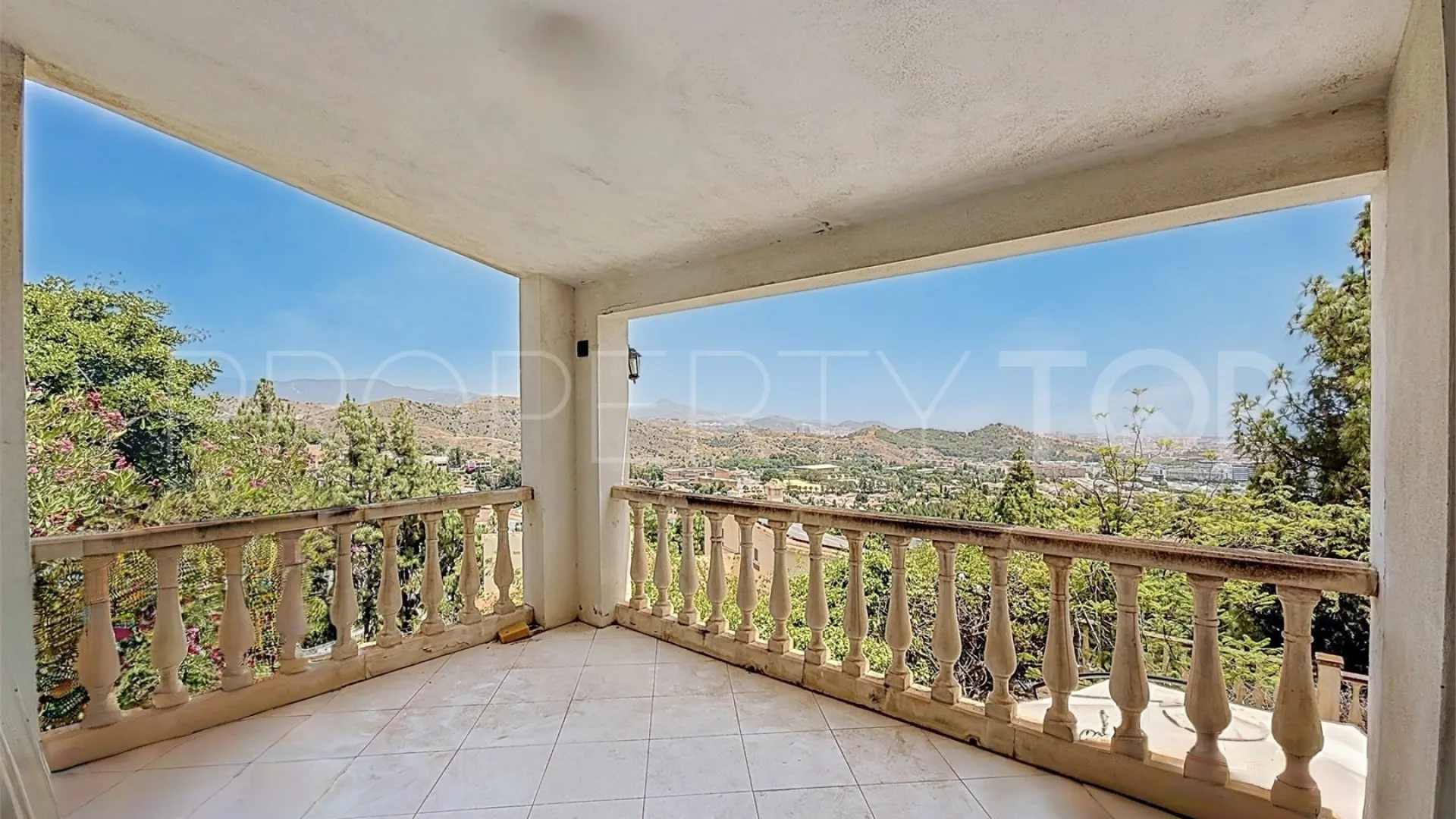 For sale El Atabal 5 bedrooms villa