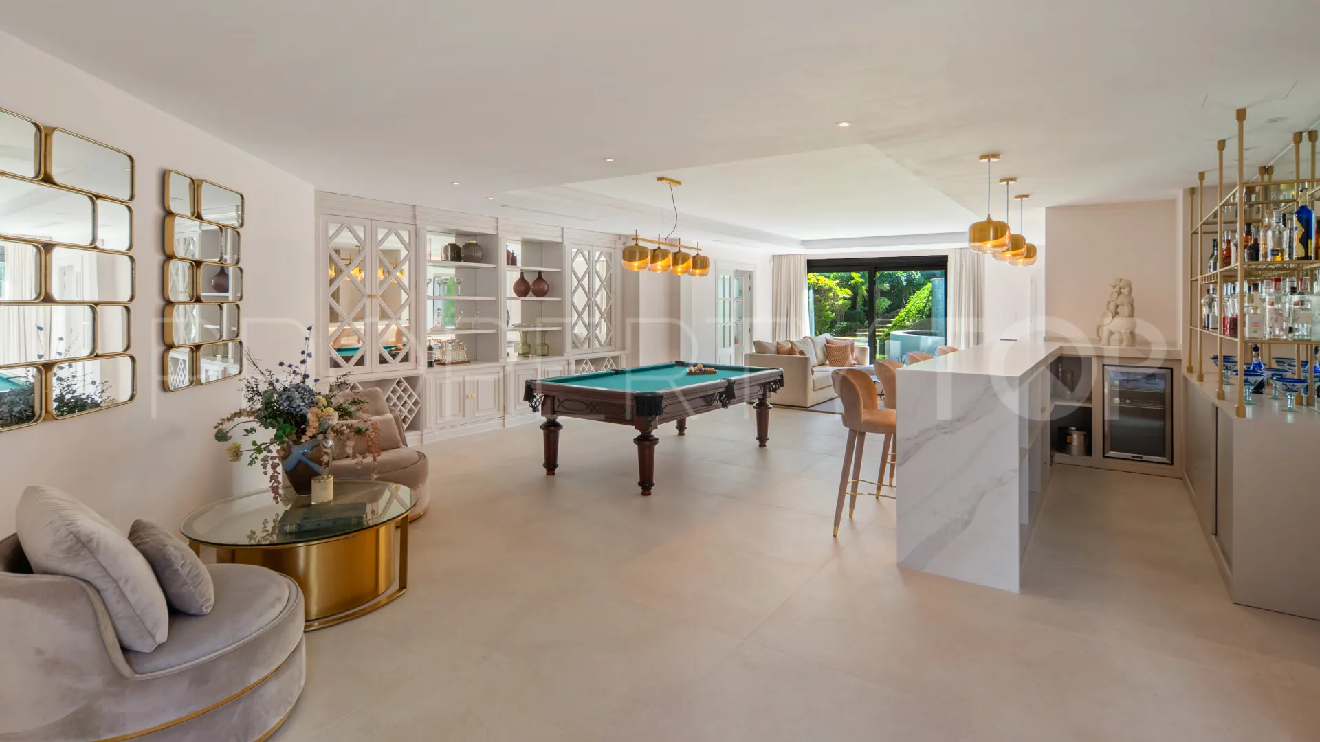 Villa for sale in Marbella Hill Club with 6 bedrooms