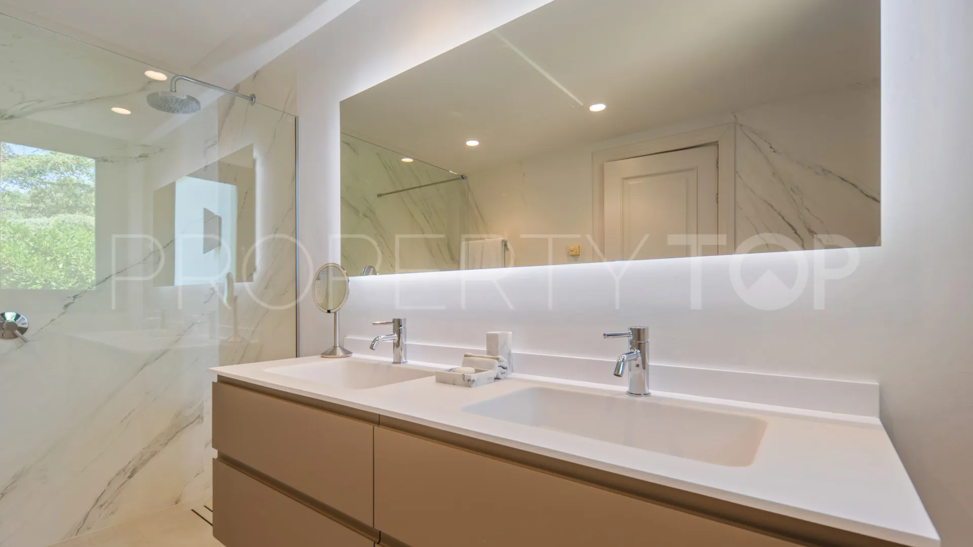 Villa for sale in Marbella Hill Club with 6 bedrooms