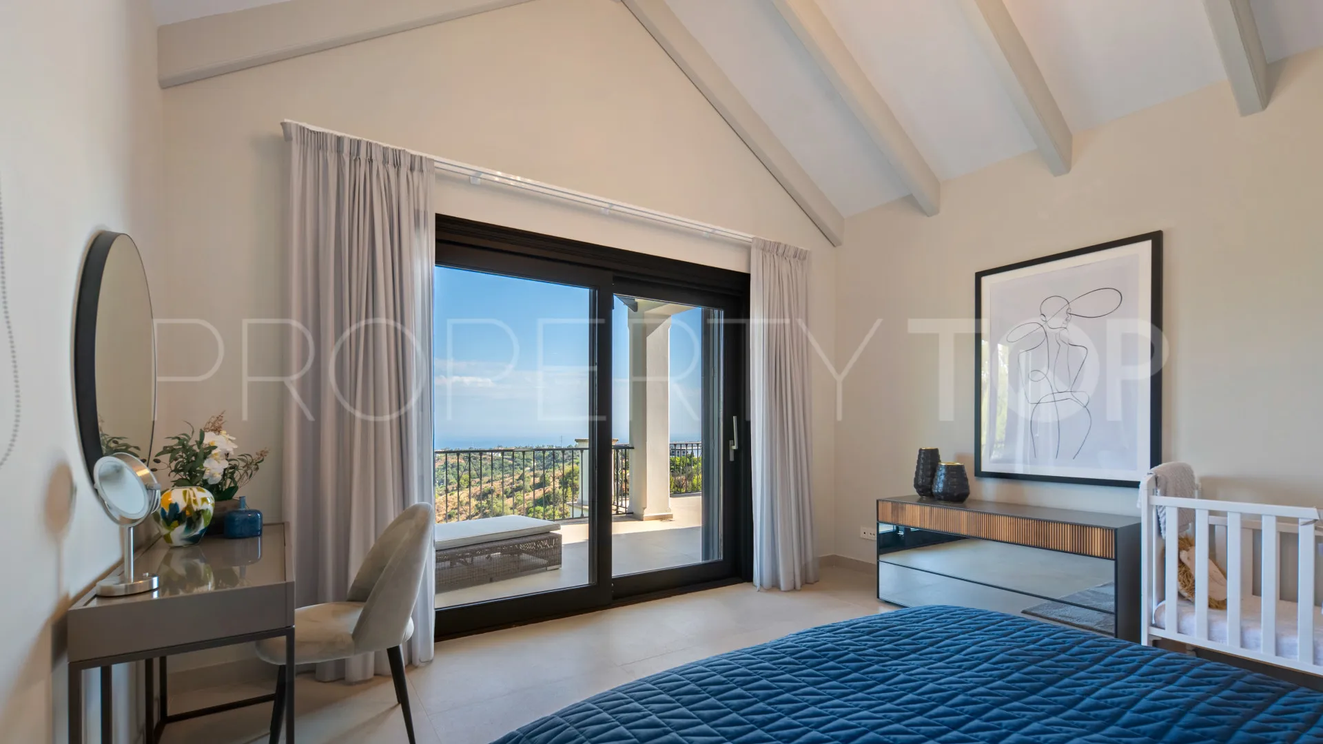 Villa for sale in Marbella Hill Club with 6 bedrooms