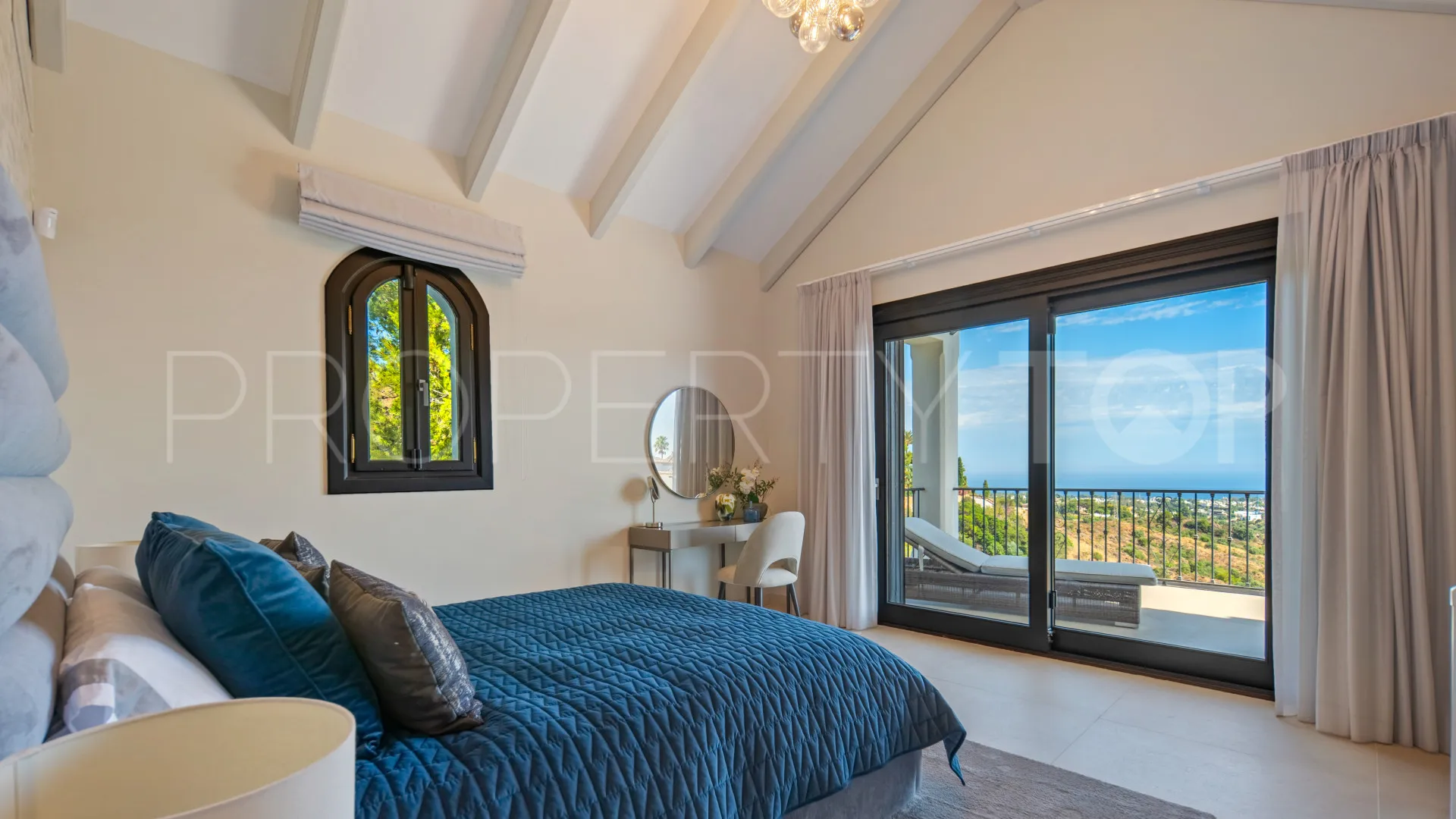 Villa for sale in Marbella Hill Club with 6 bedrooms