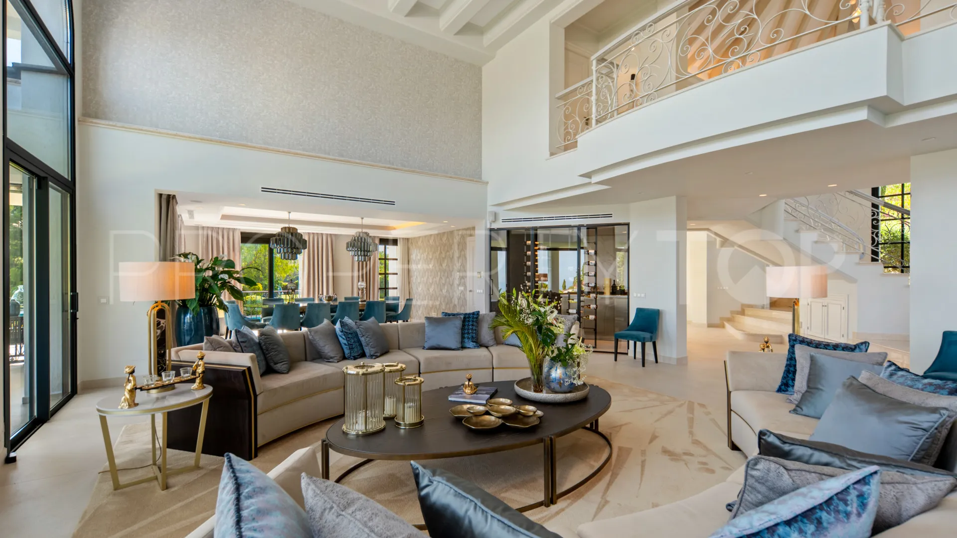 Villa for sale in Marbella Hill Club with 6 bedrooms