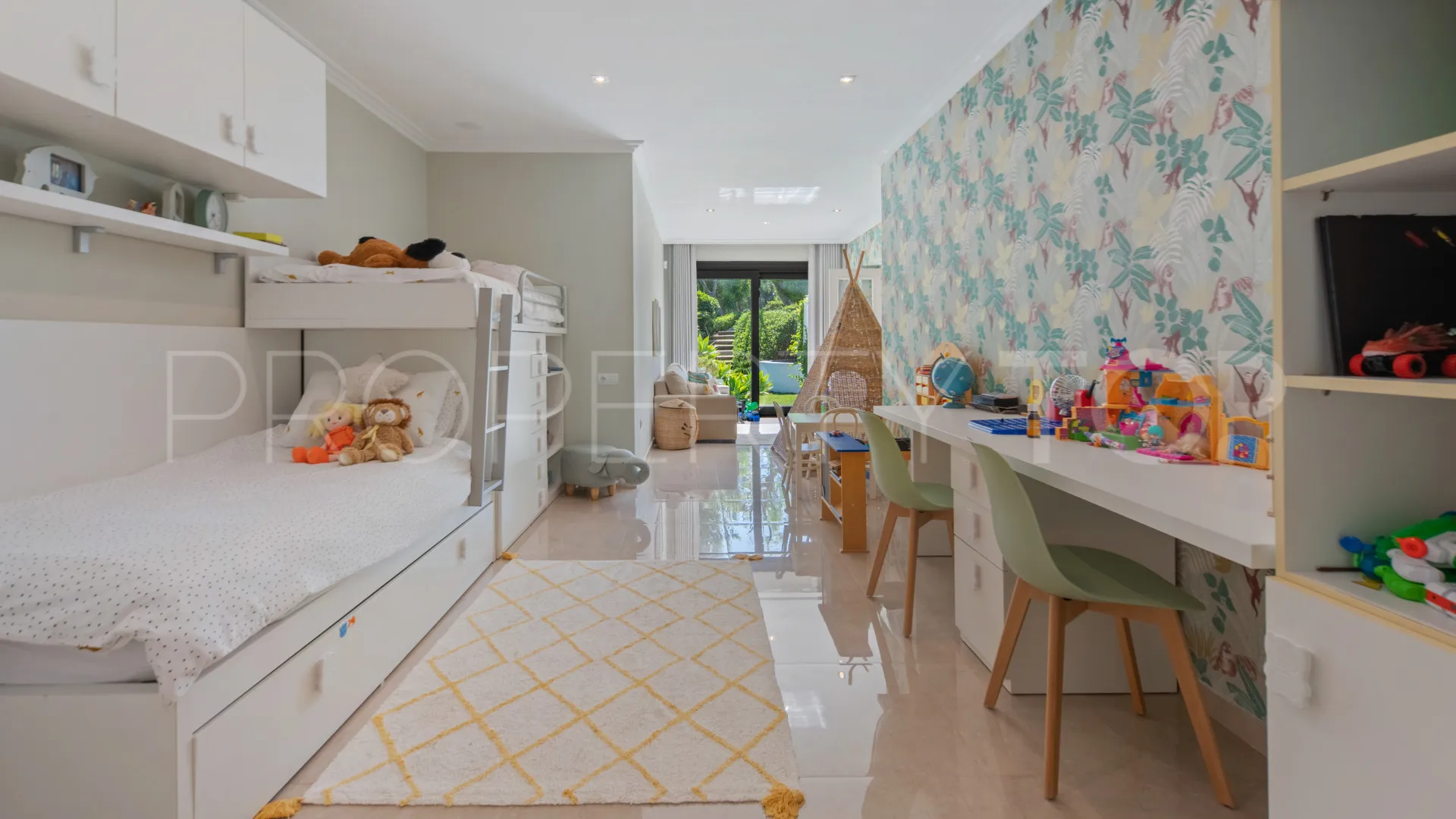 Villa for sale in Marbella Hill Club with 6 bedrooms