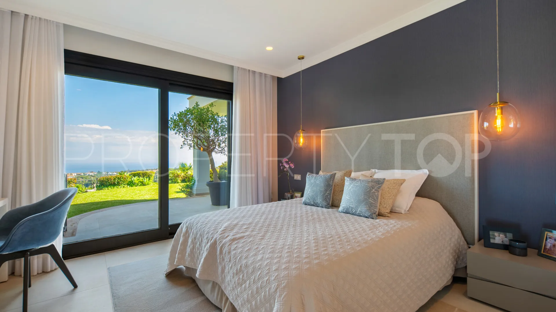 Villa for sale in Marbella Hill Club with 6 bedrooms
