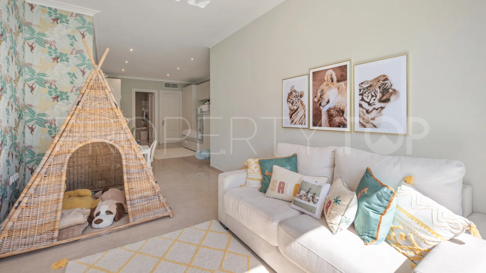 Villa for sale in Marbella Hill Club with 6 bedrooms