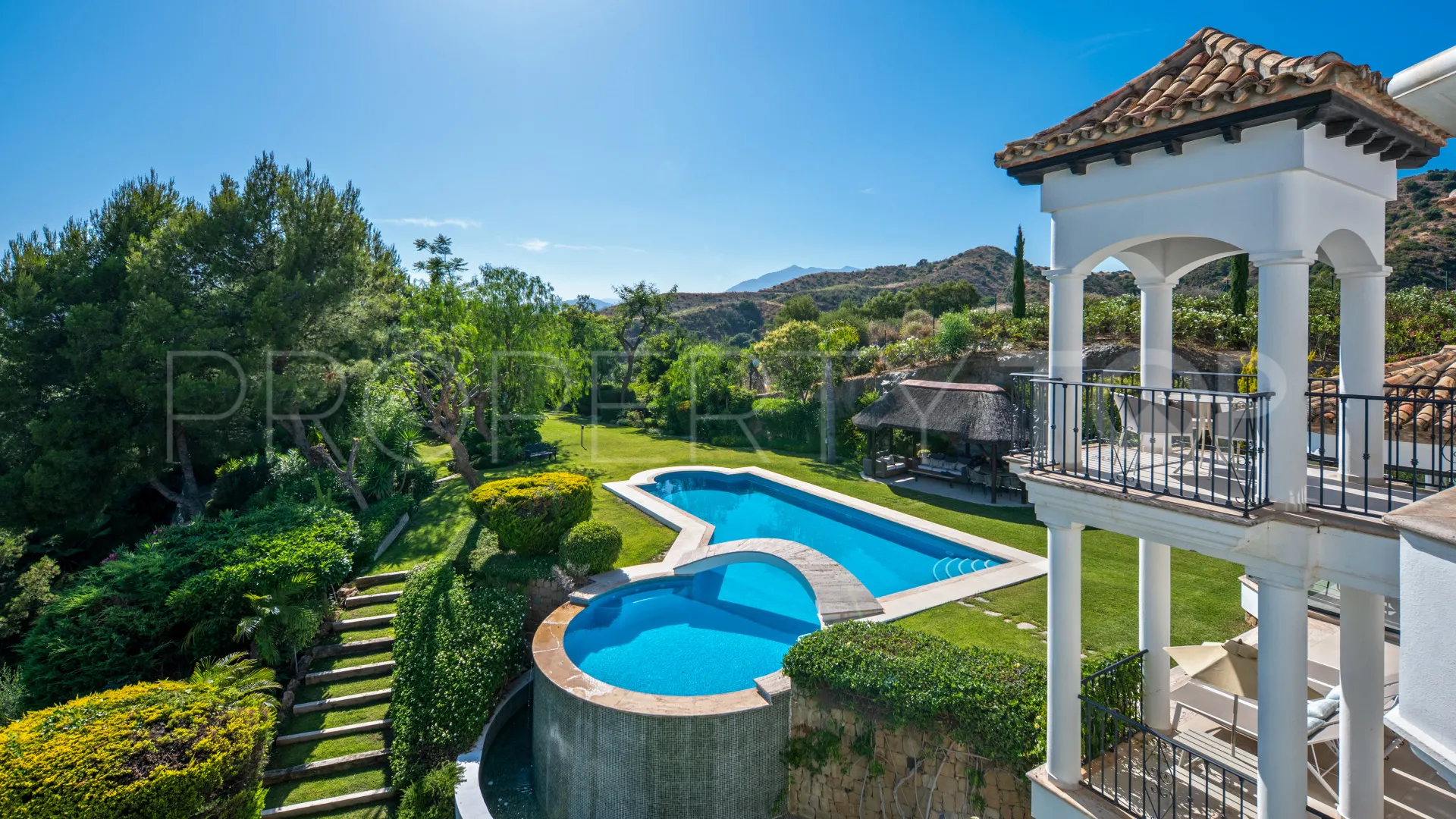 Villa for sale in Marbella Hill Club with 6 bedrooms