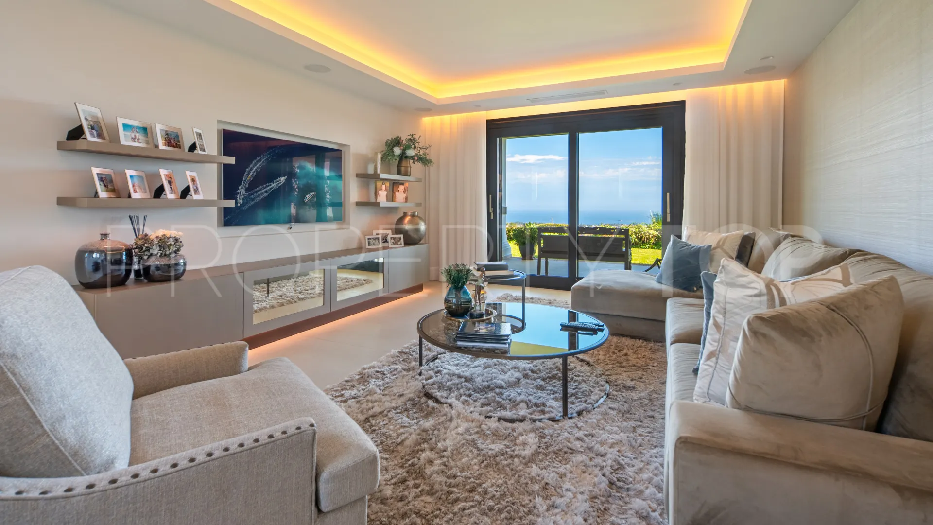 Villa for sale in Marbella Hill Club with 6 bedrooms