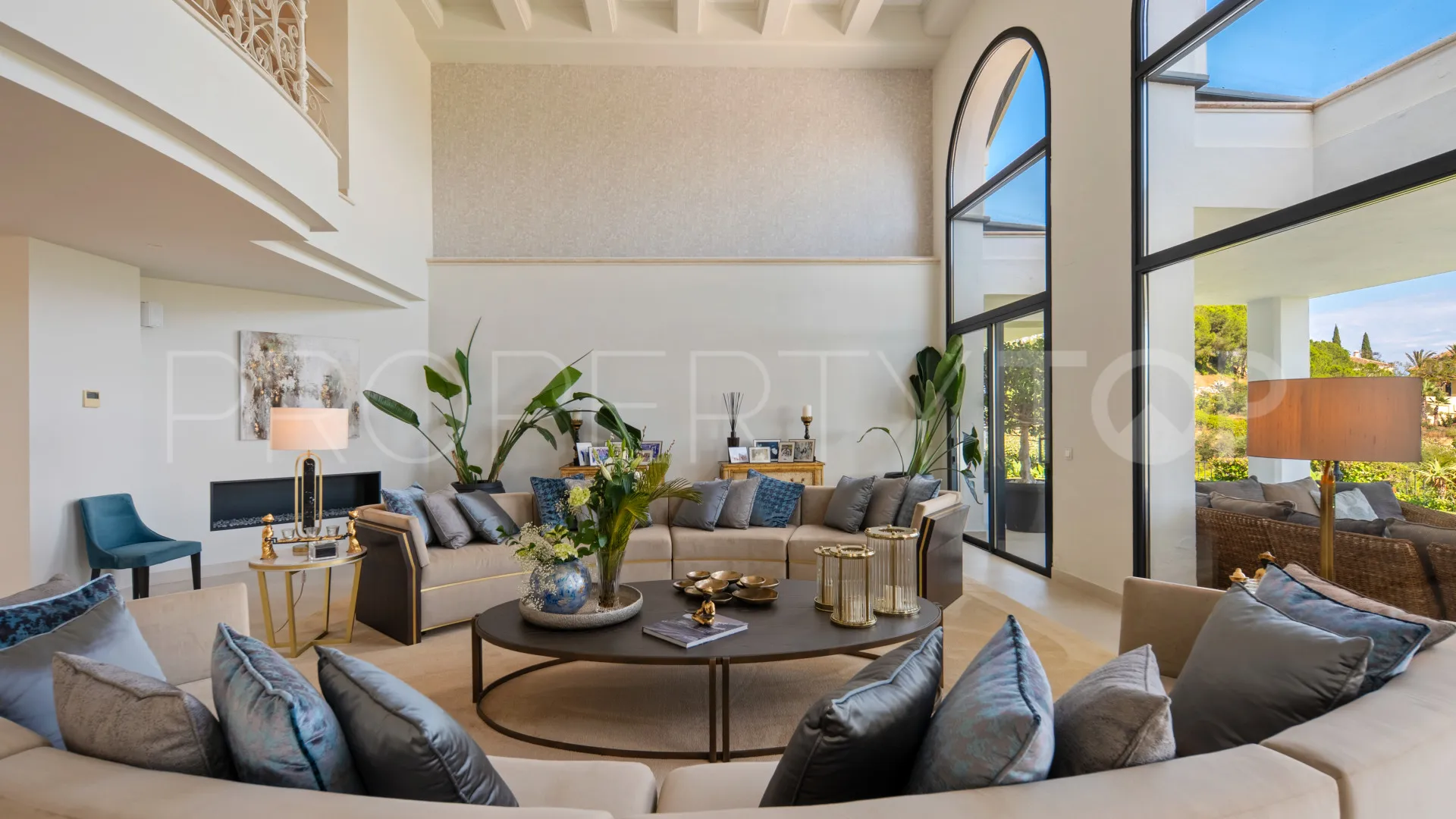 Villa for sale in Marbella Hill Club with 6 bedrooms