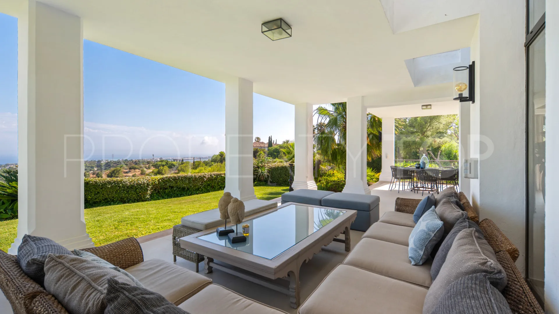 Villa for sale in Marbella Hill Club with 6 bedrooms