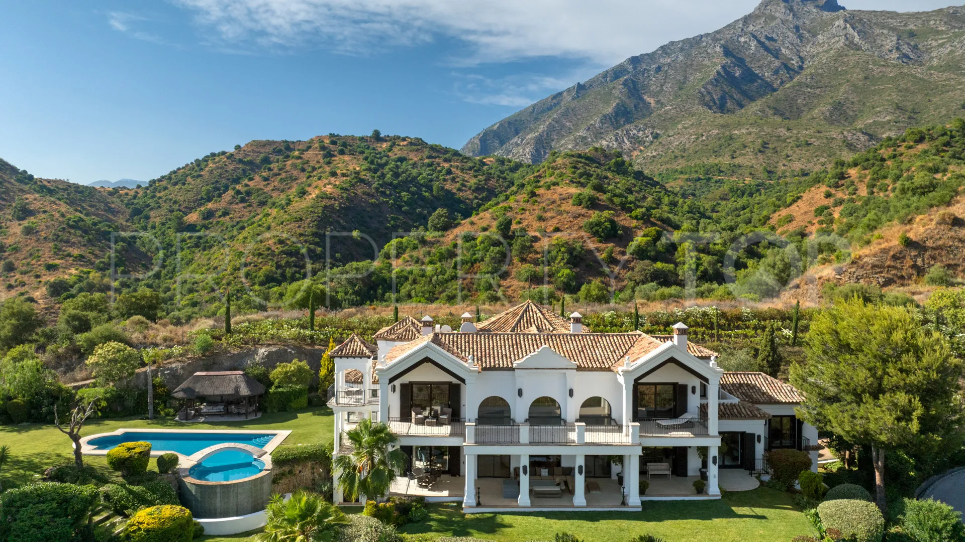 Villa for sale in Marbella Hill Club with 6 bedrooms