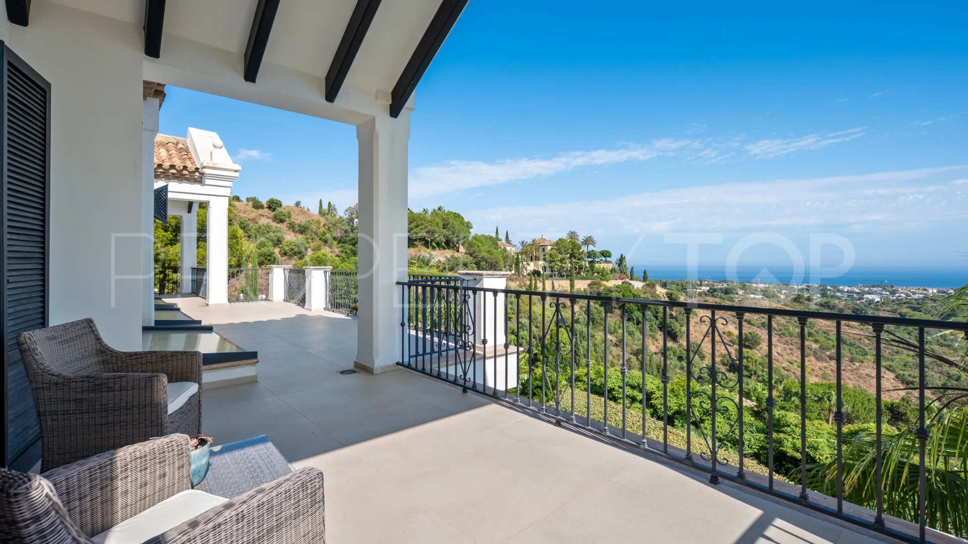 Villa for sale in Marbella Hill Club with 6 bedrooms