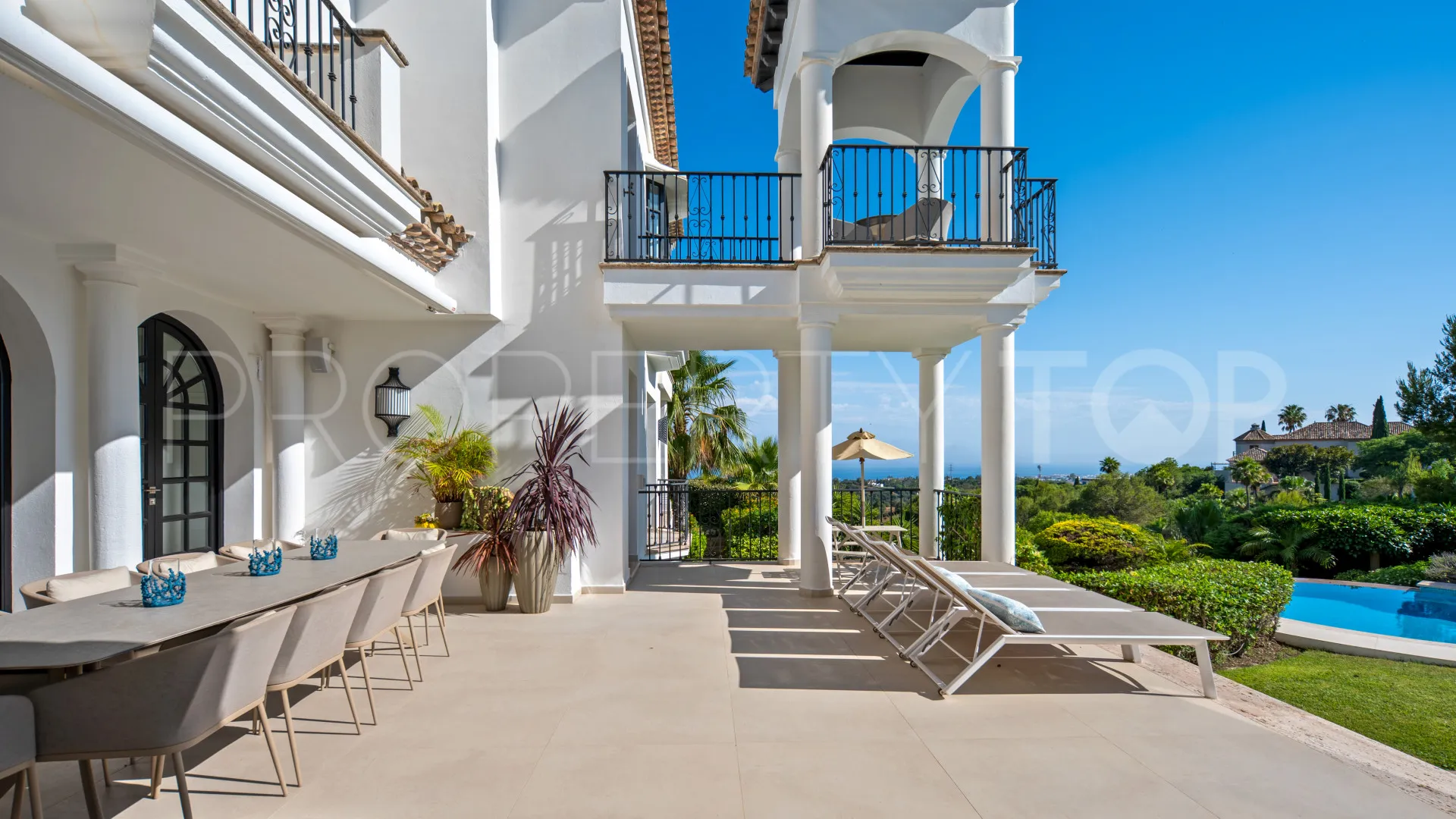 Villa for sale in Marbella Hill Club with 6 bedrooms