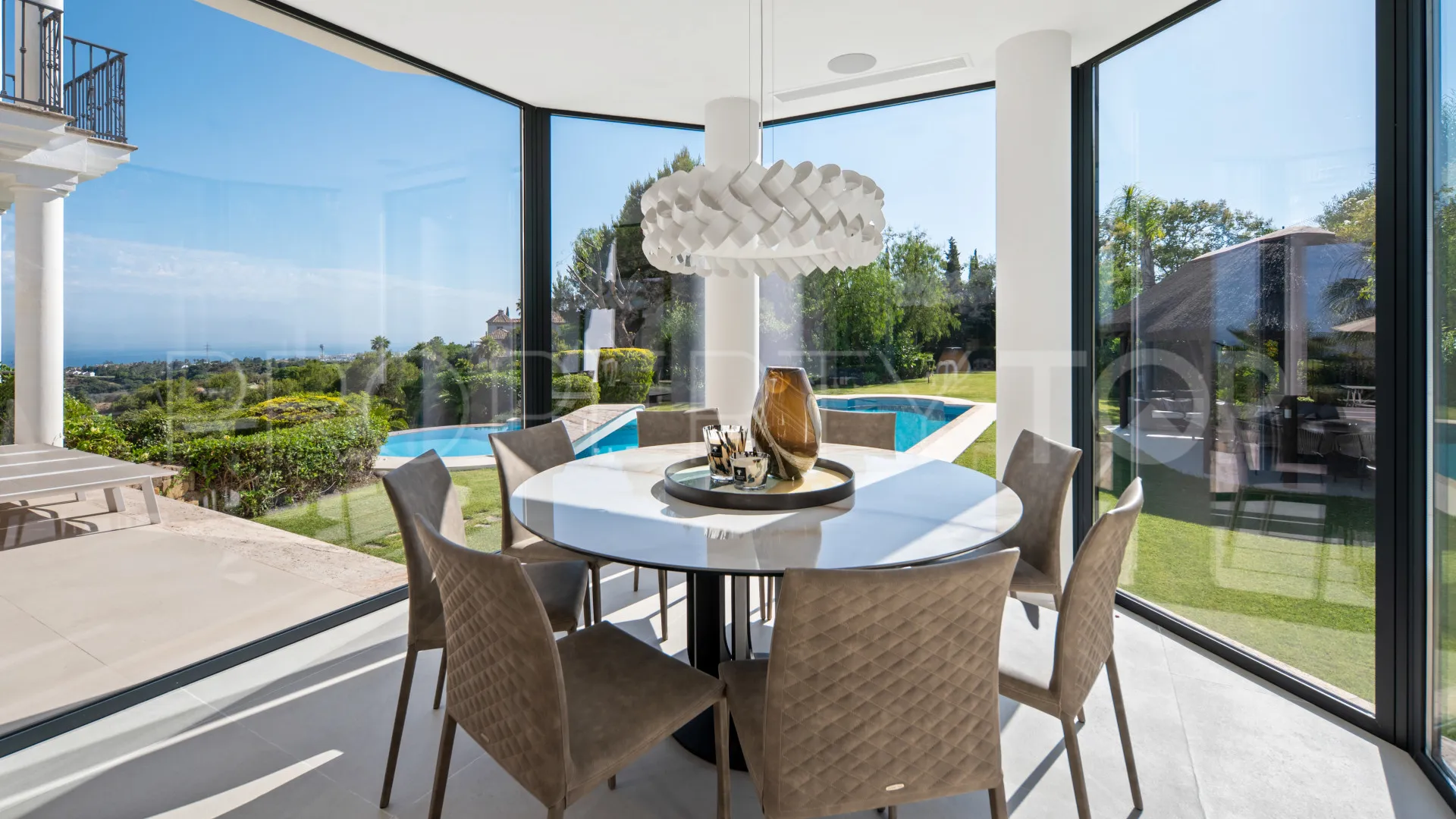 Villa for sale in Marbella Hill Club with 6 bedrooms