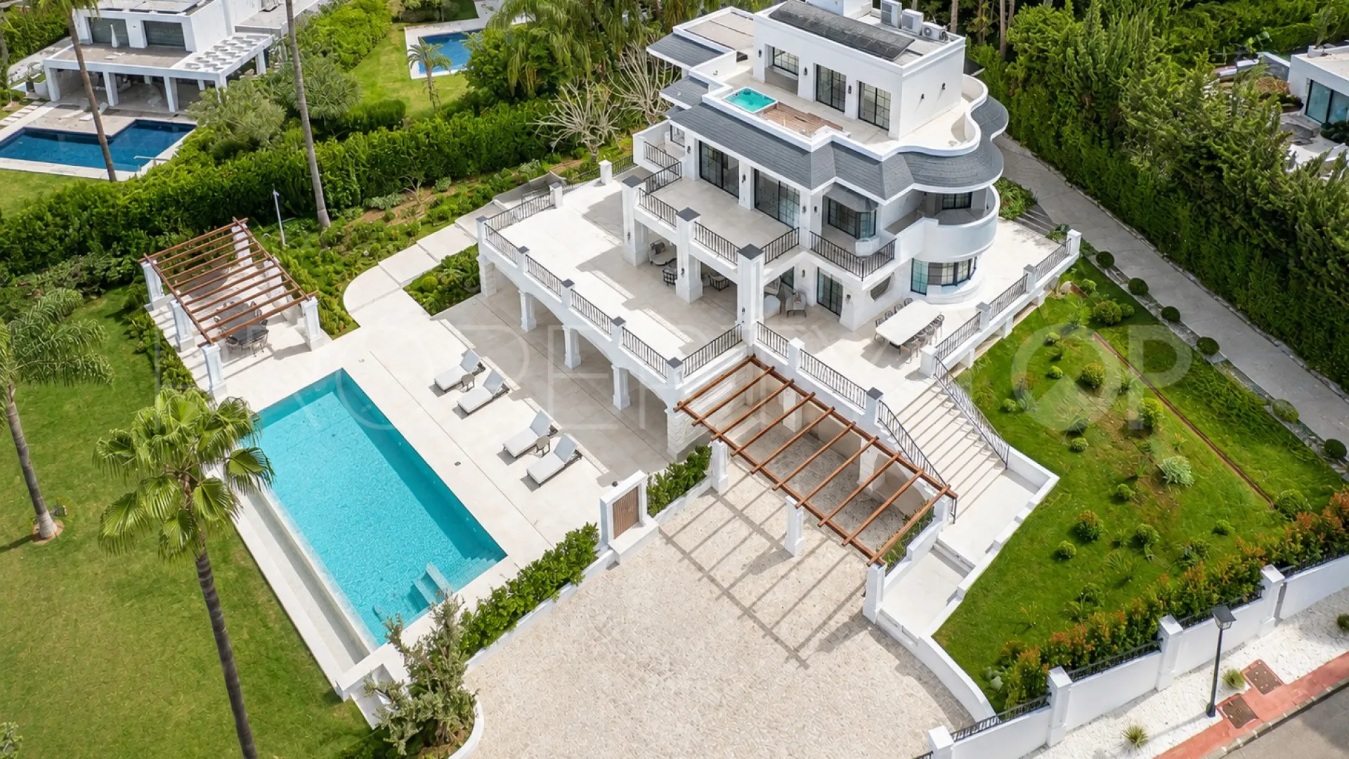 Villa for sale in Las Brisas with 6 bedrooms
