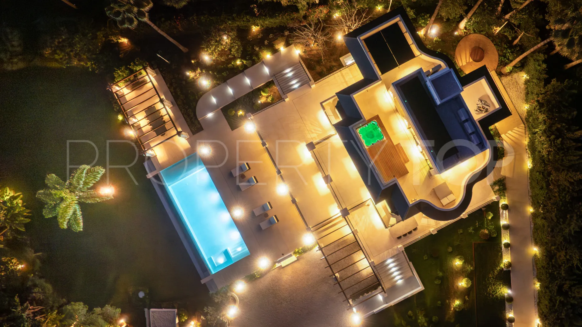 Villa for sale in Las Brisas with 6 bedrooms