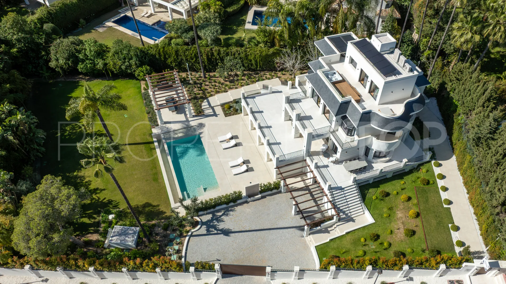 Villa for sale in Las Brisas with 6 bedrooms