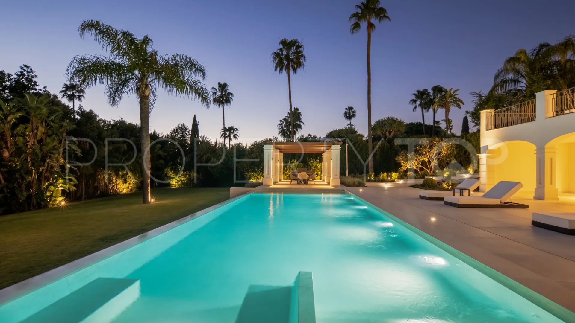 Villa for sale in Las Brisas with 6 bedrooms