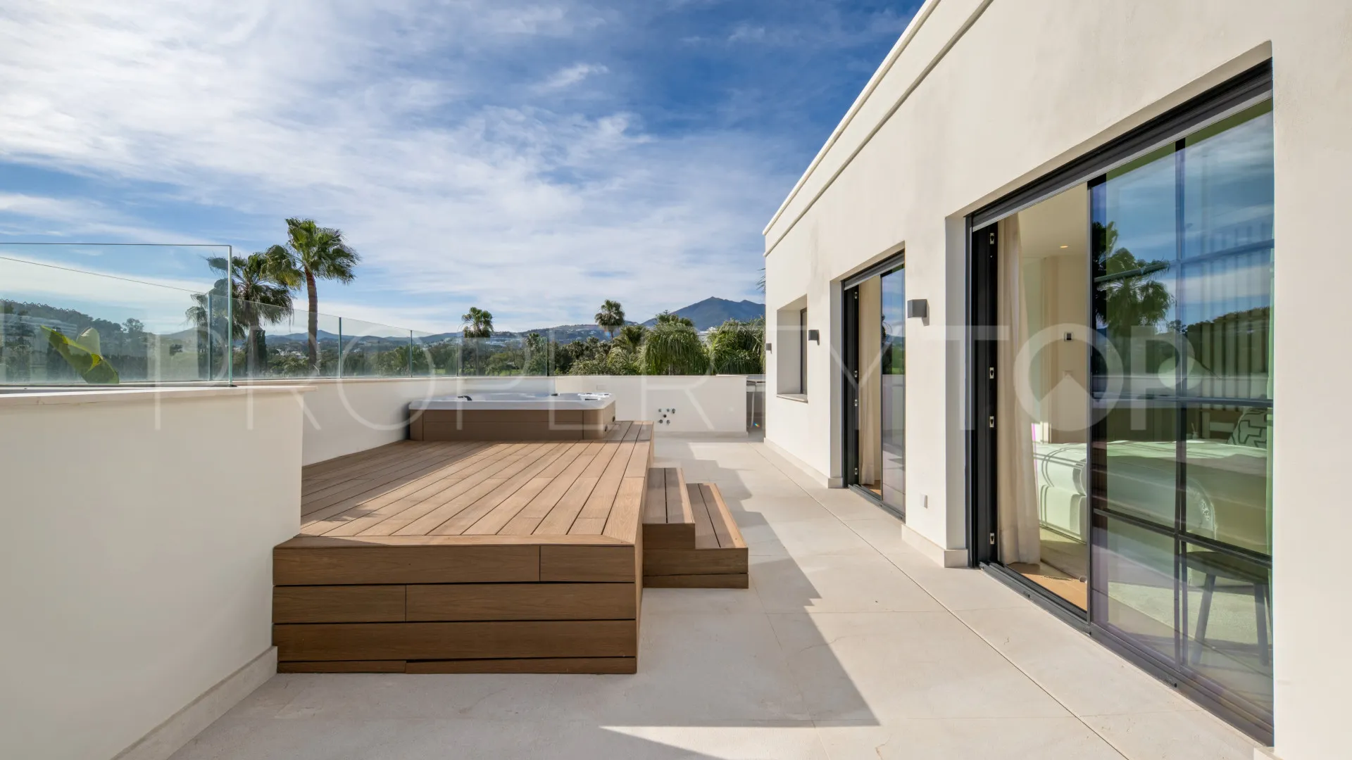 Villa for sale in Las Brisas with 6 bedrooms