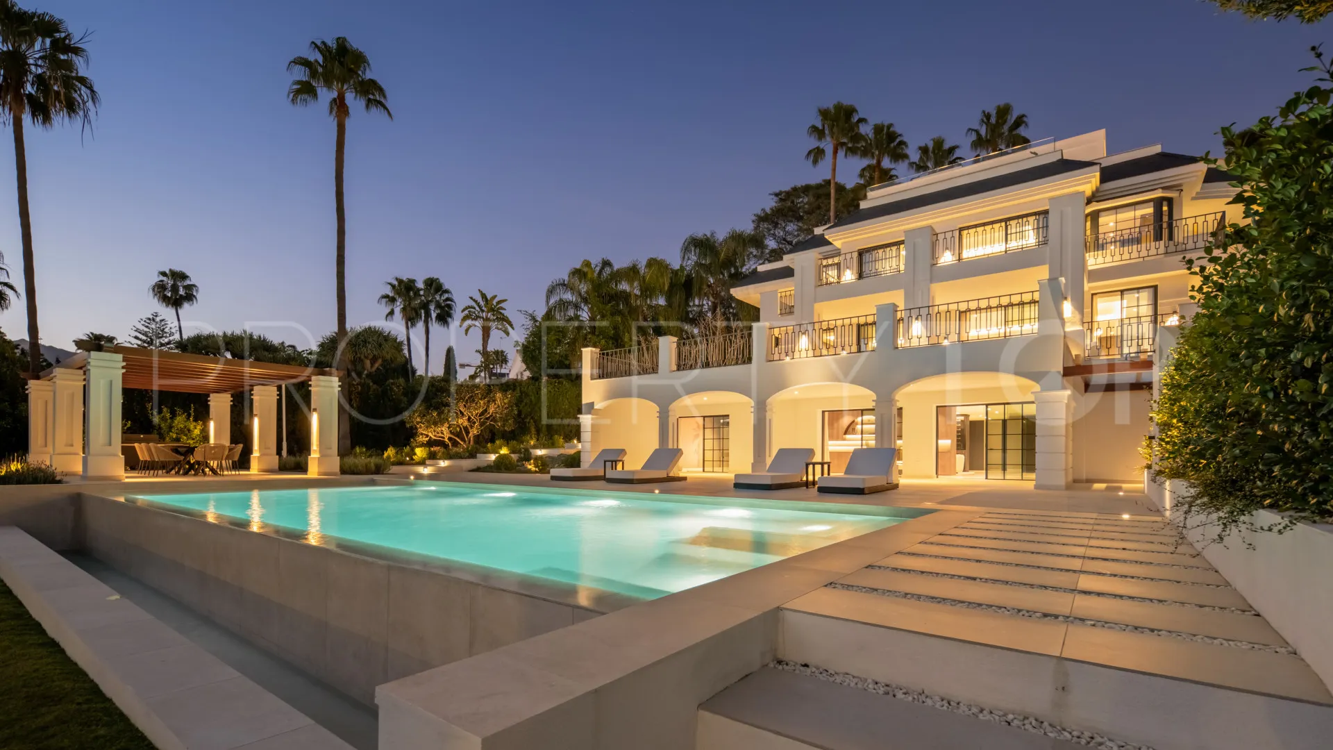 Villa for sale in Las Brisas with 6 bedrooms