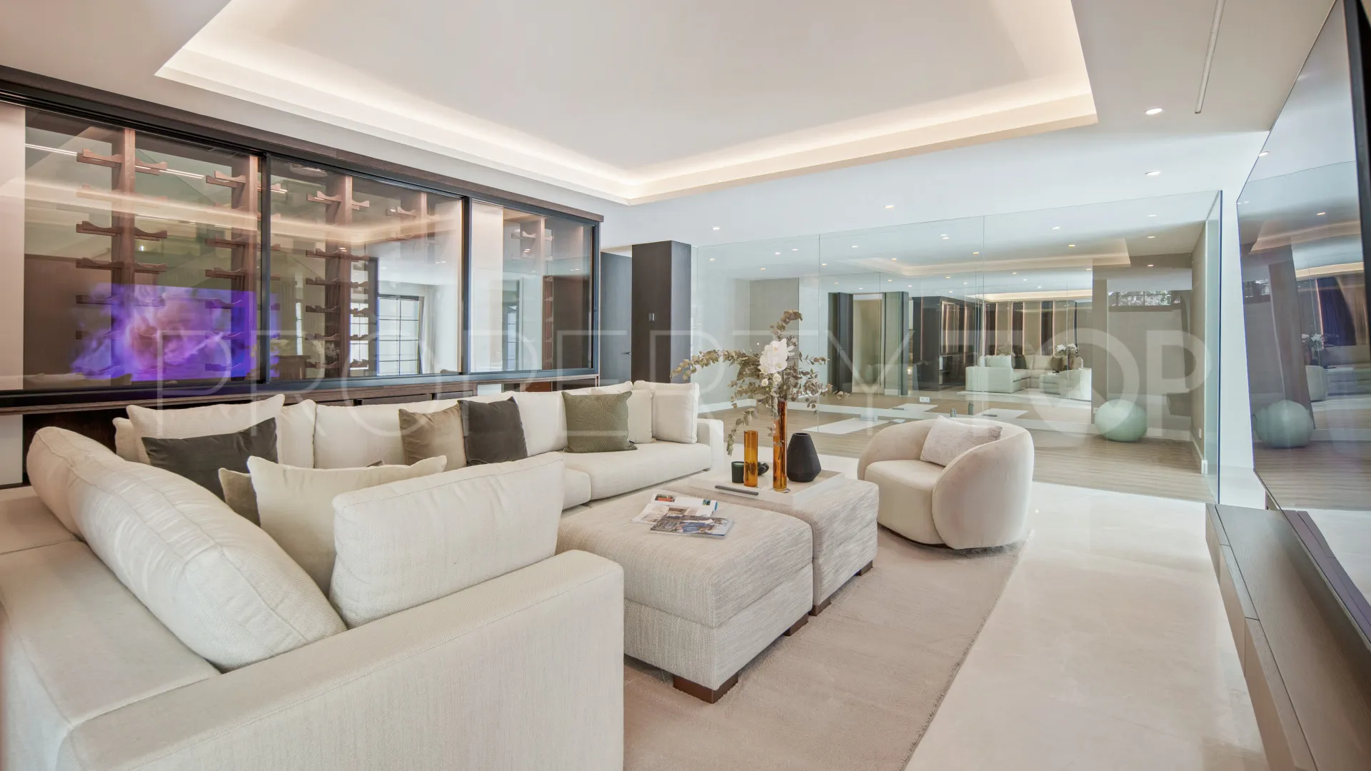 Villa for sale in Las Brisas with 6 bedrooms
