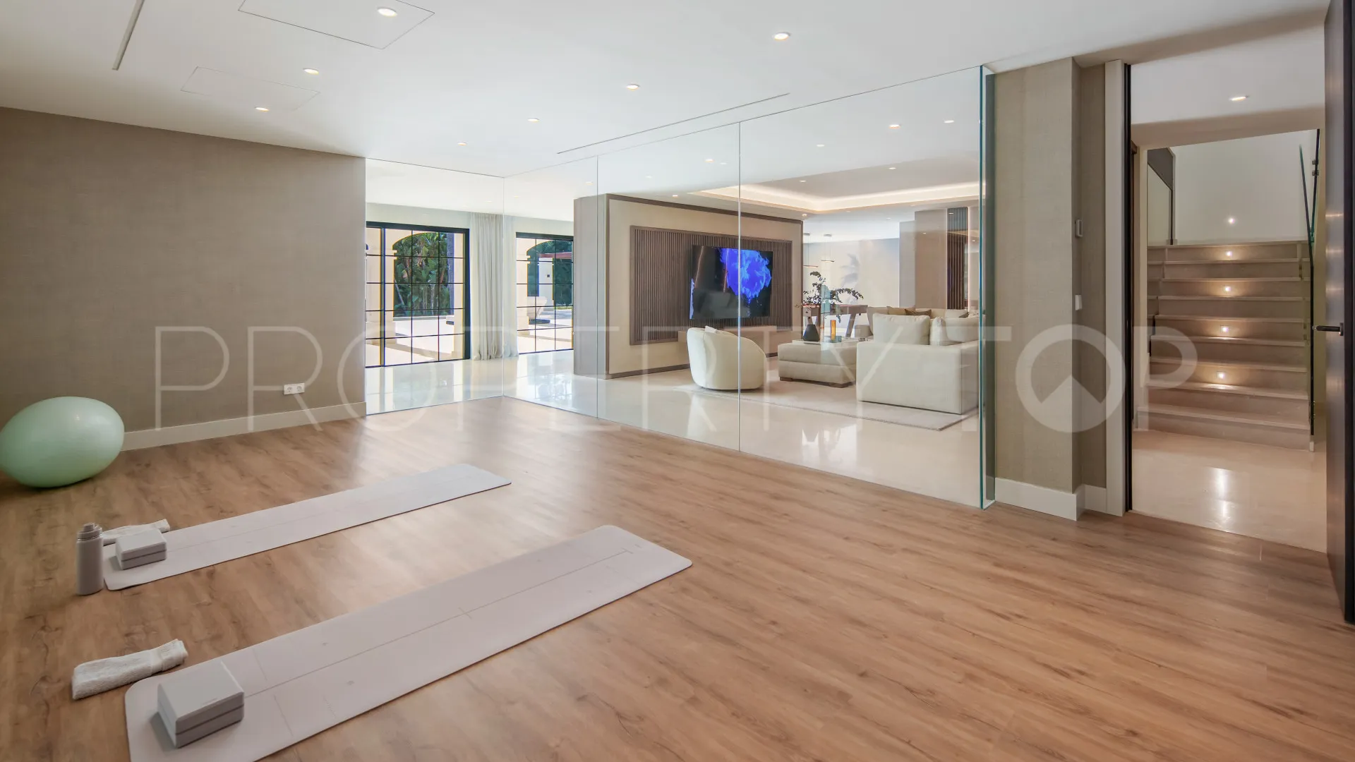 Villa for sale in Las Brisas with 6 bedrooms