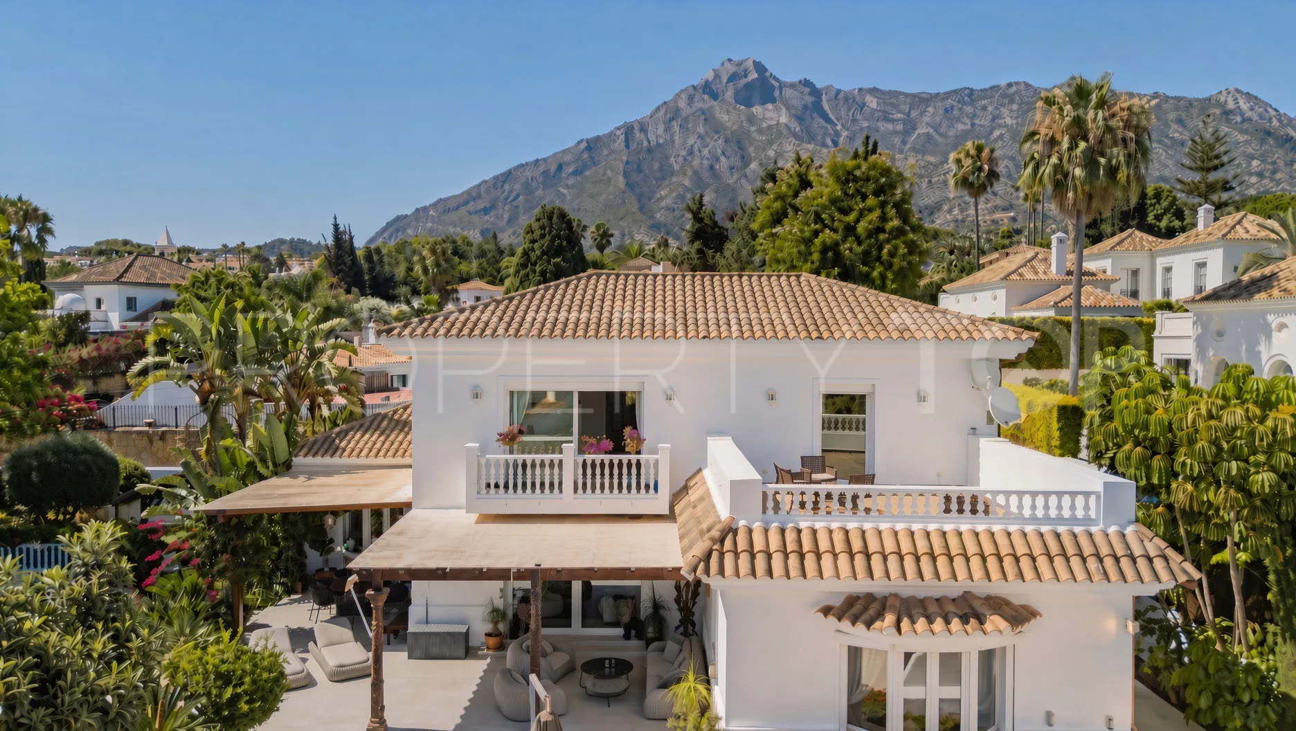 Nagüeles, villa en venta
