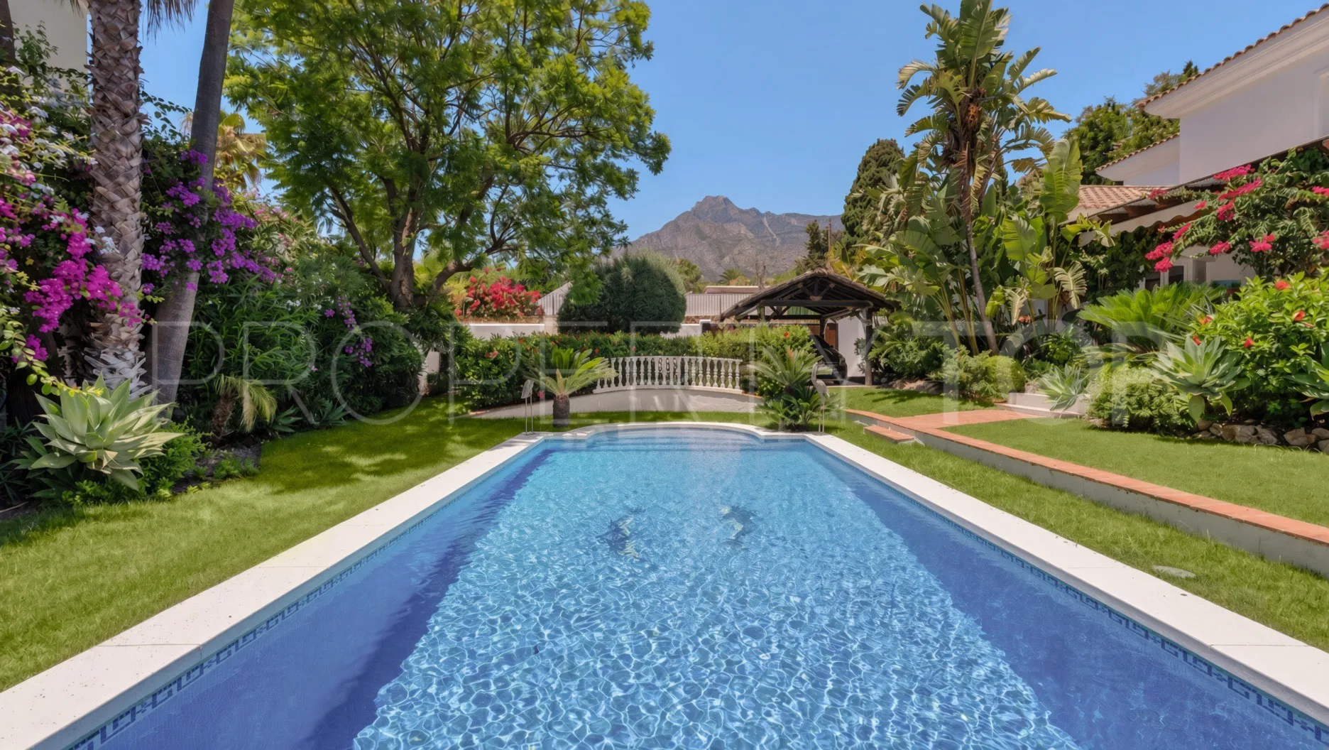 Nagüeles, villa en venta