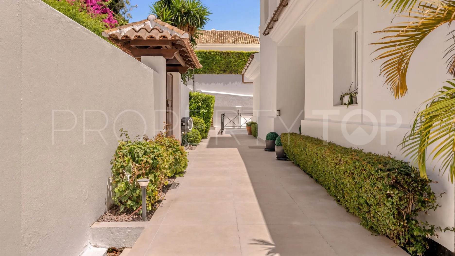 Nagüeles, villa en venta