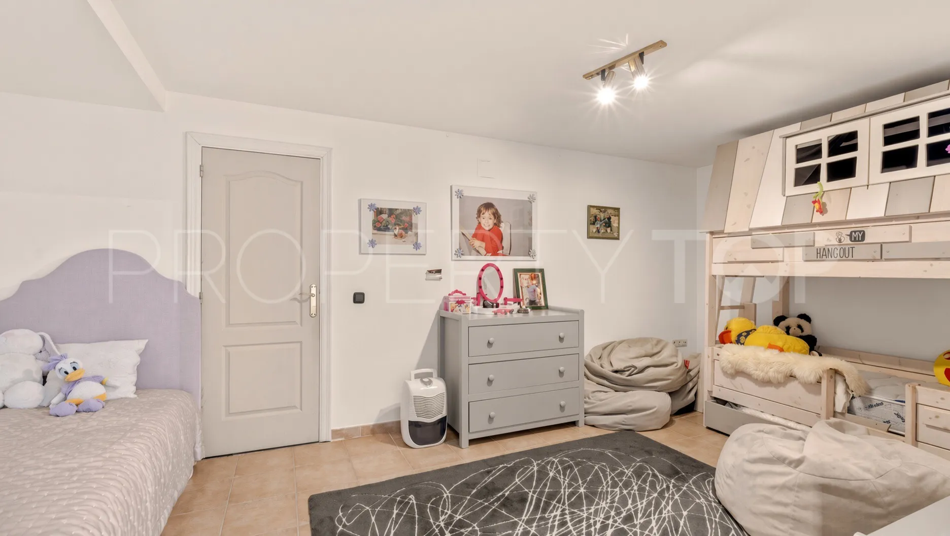 Nagüeles, villa en venta