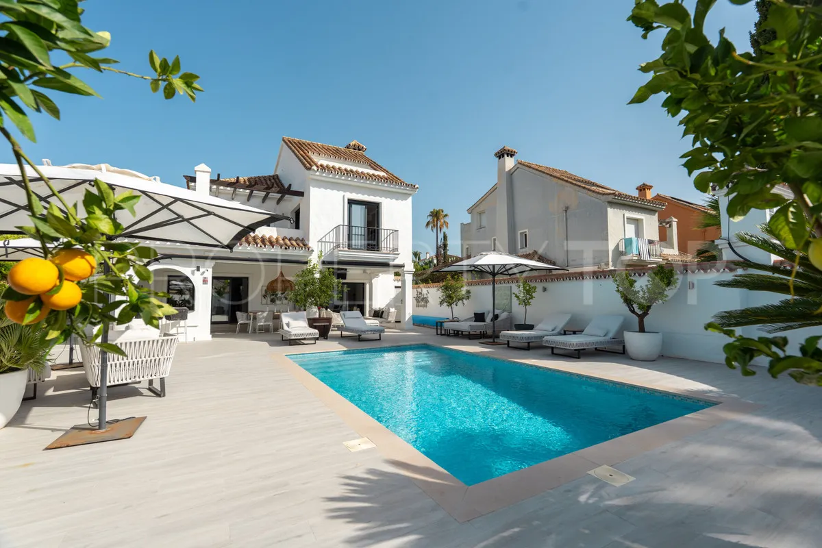 Se vende villa en Parcelas del Golf