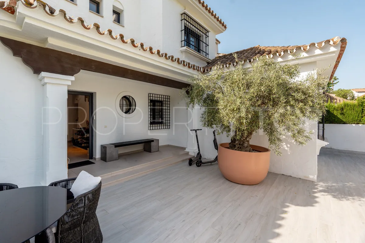 Se vende villa en Parcelas del Golf