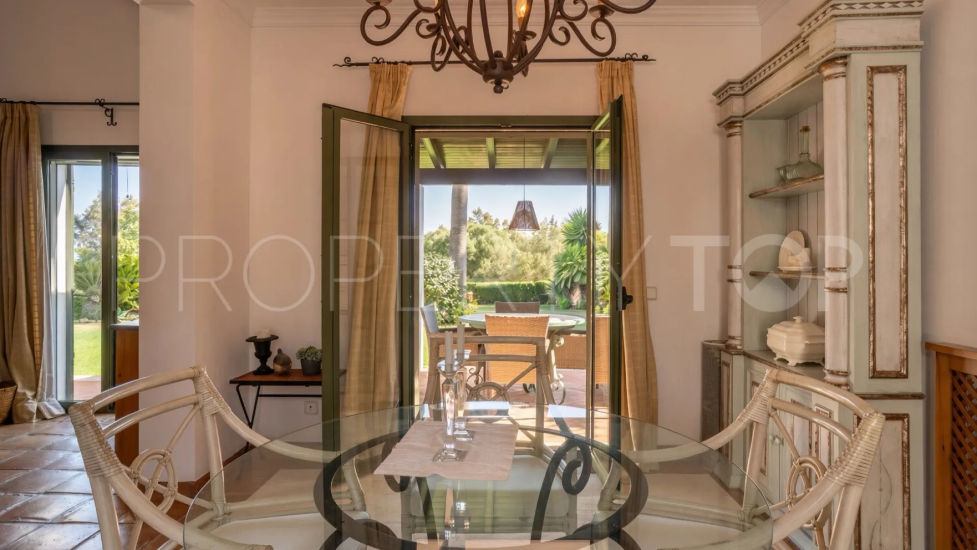 Villa en venta en Zona F con 3 dormitorios