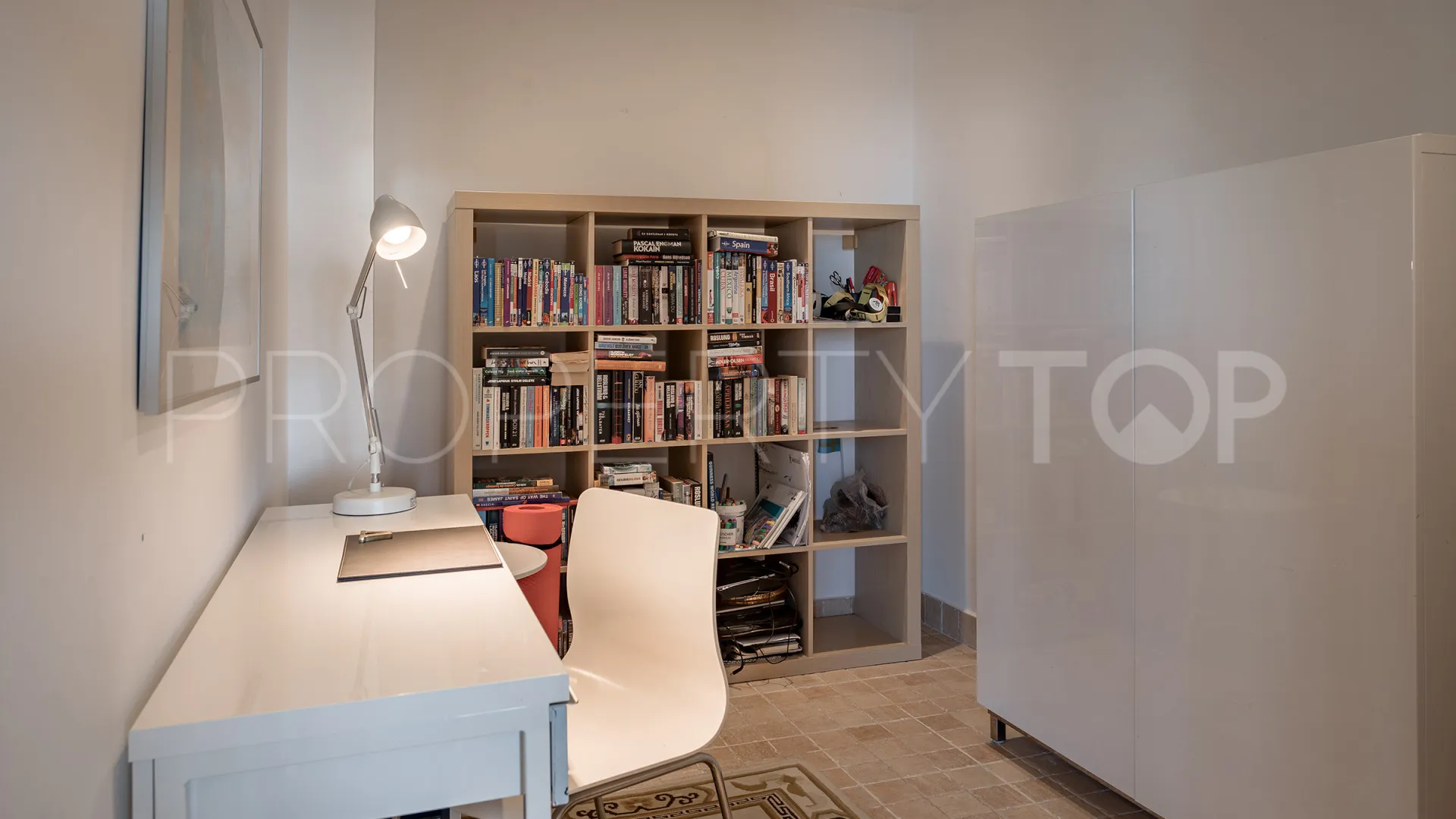 For sale Nueva Andalucia villa with 4 bedrooms
