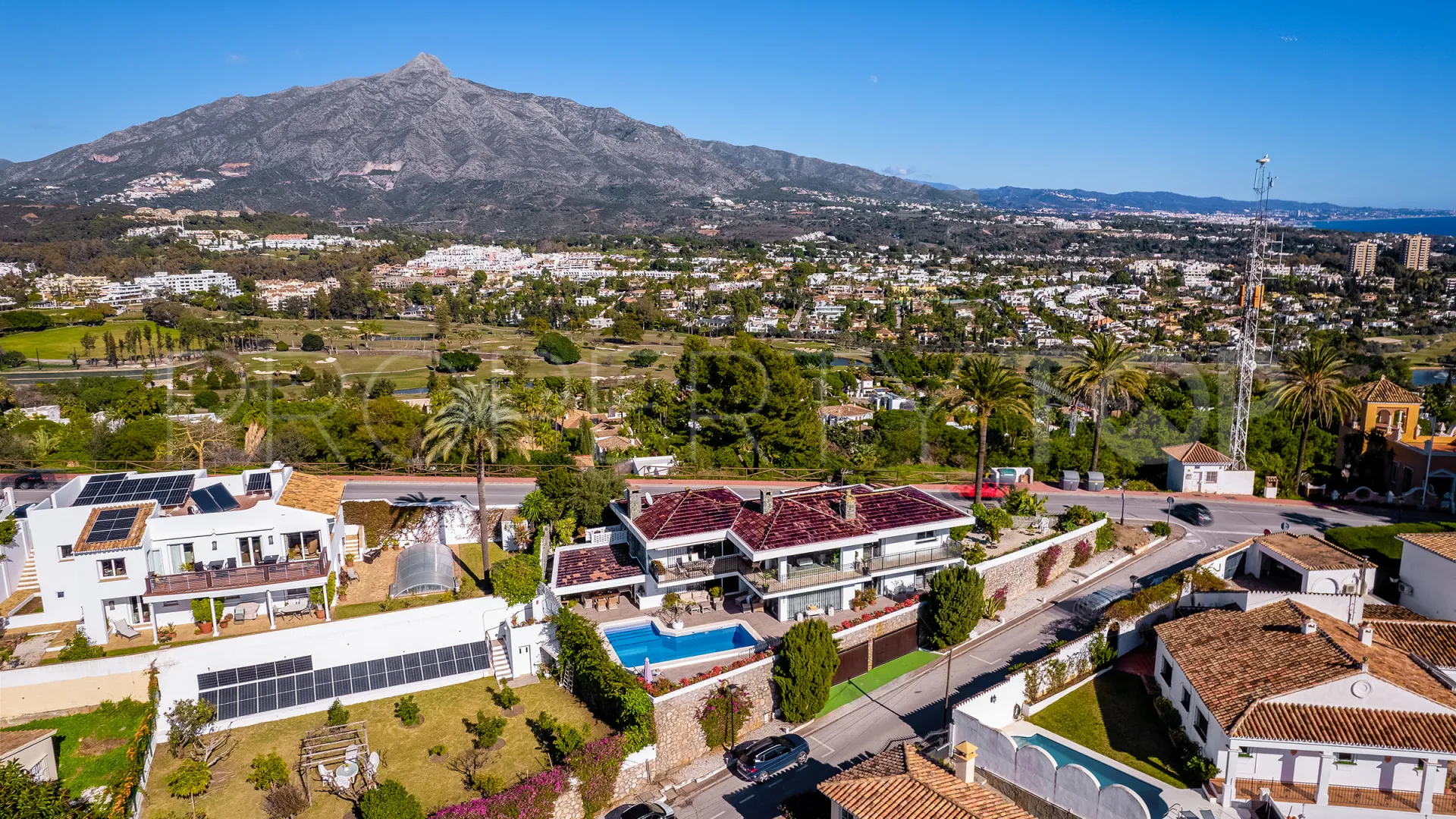 For sale Nueva Andalucia villa with 4 bedrooms
