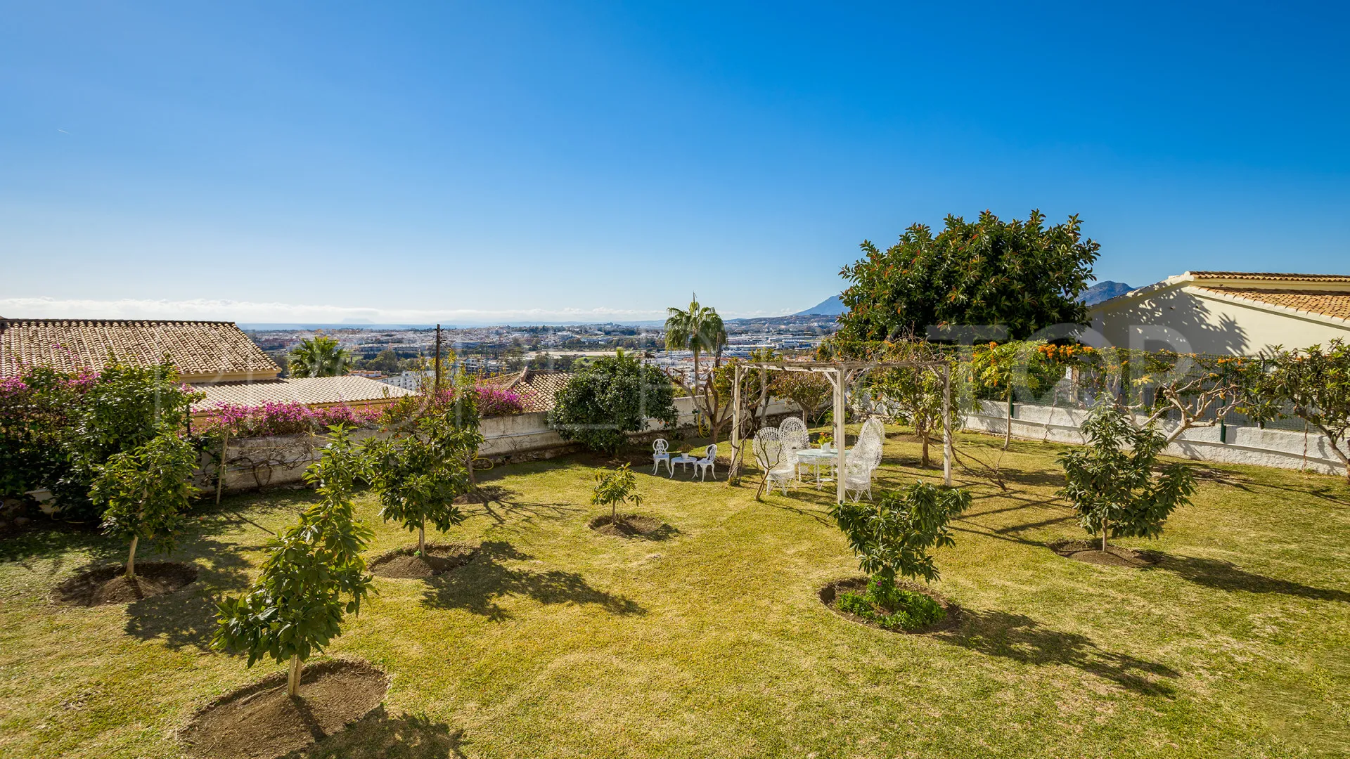 For sale Nueva Andalucia villa with 4 bedrooms