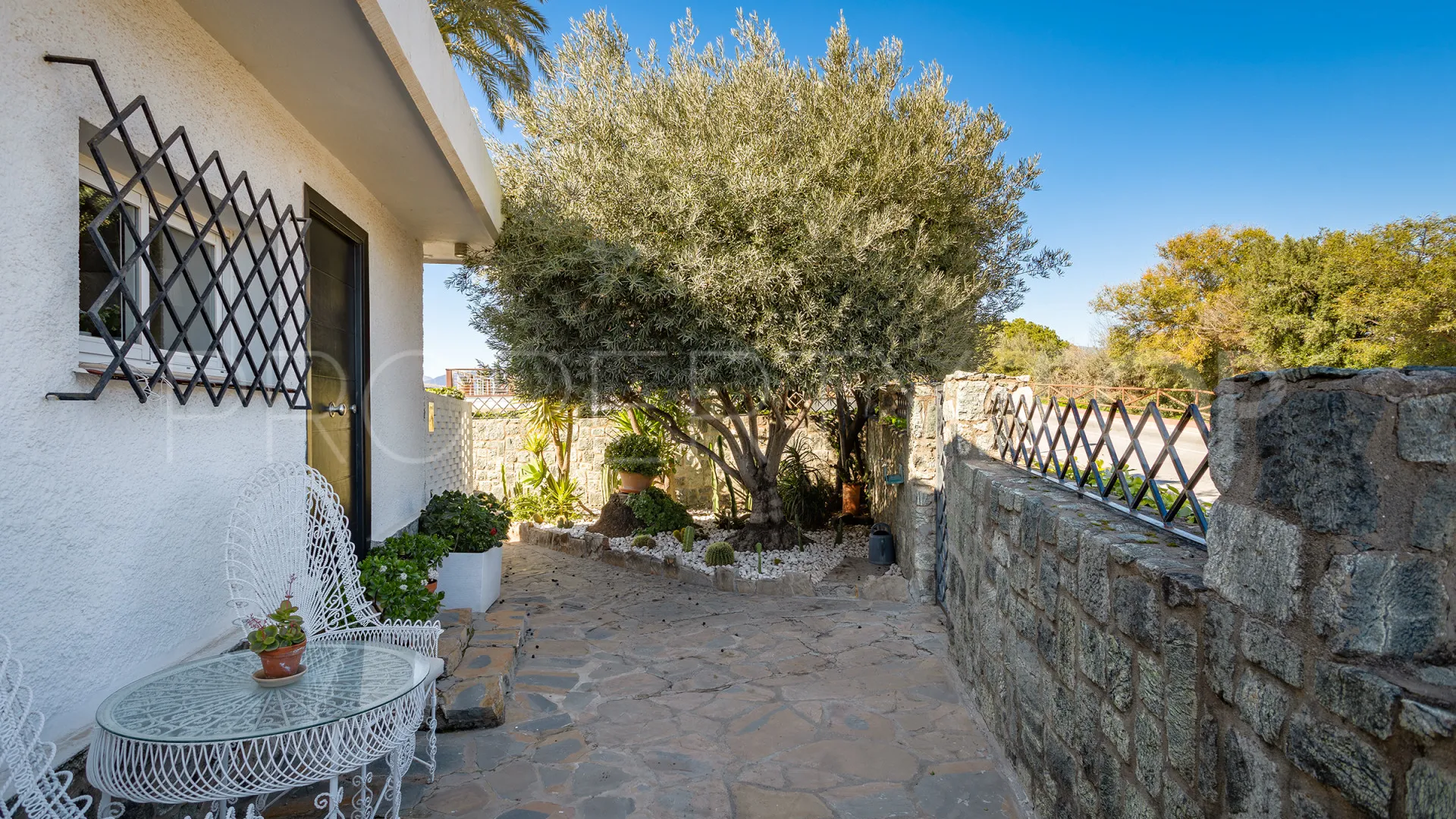 For sale Nueva Andalucia villa with 4 bedrooms