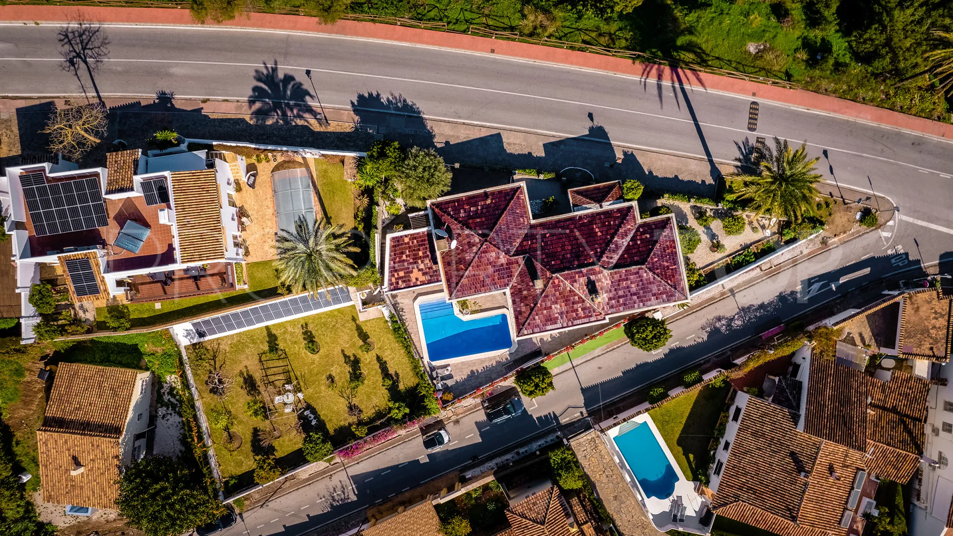 For sale Nueva Andalucia villa with 4 bedrooms