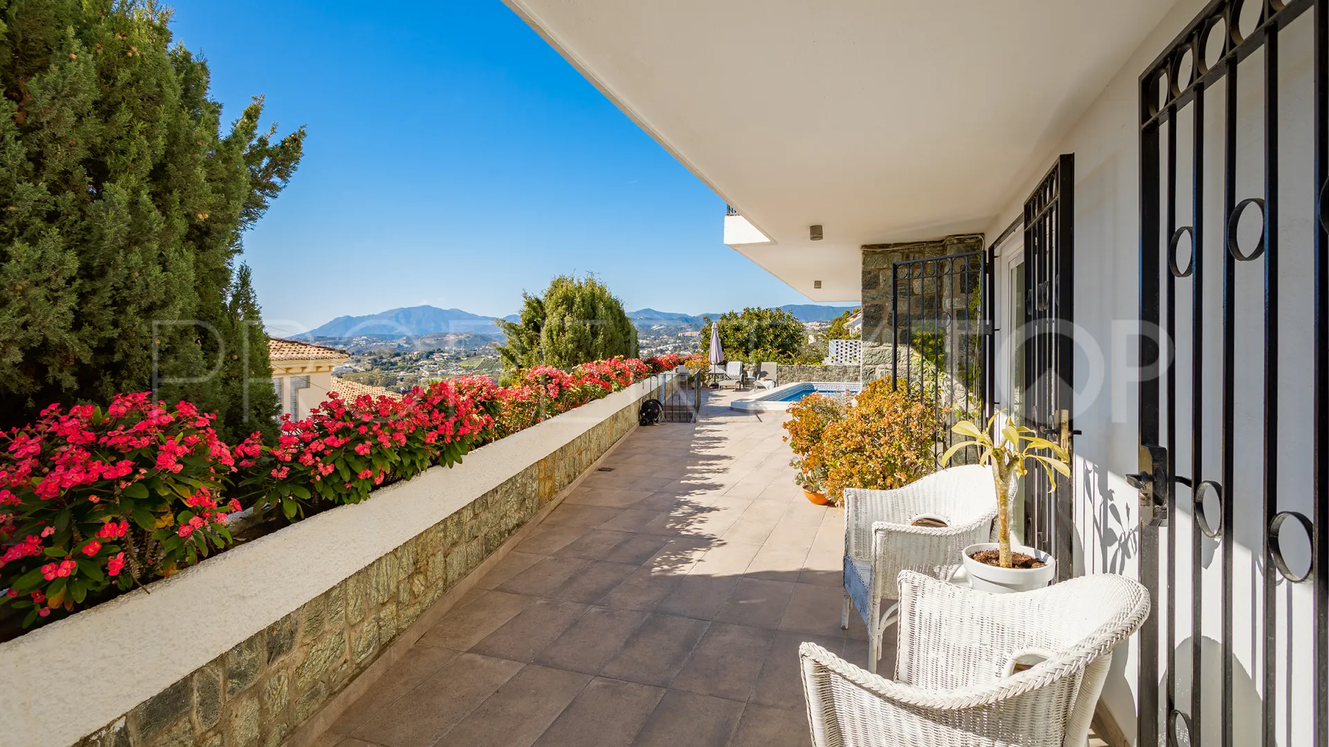 For sale Nueva Andalucia villa with 4 bedrooms