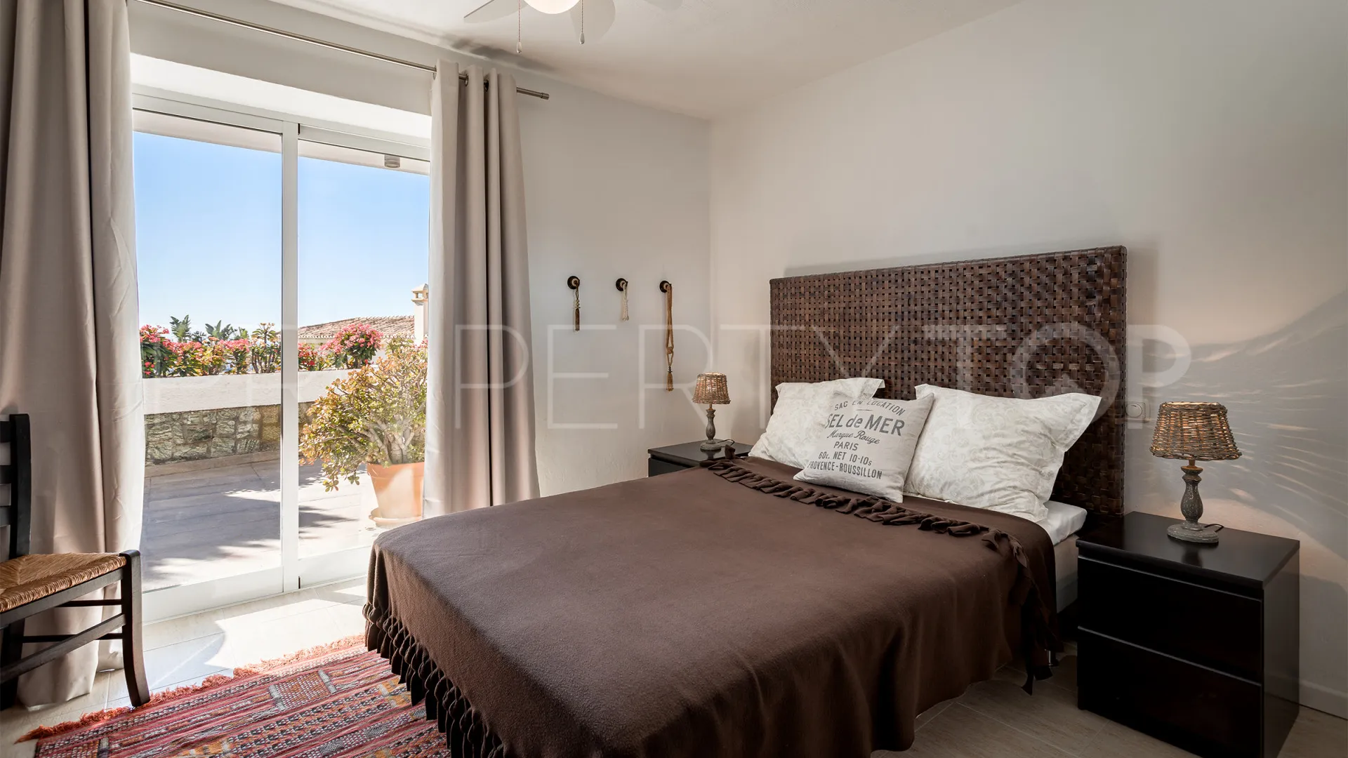 For sale Nueva Andalucia villa with 4 bedrooms