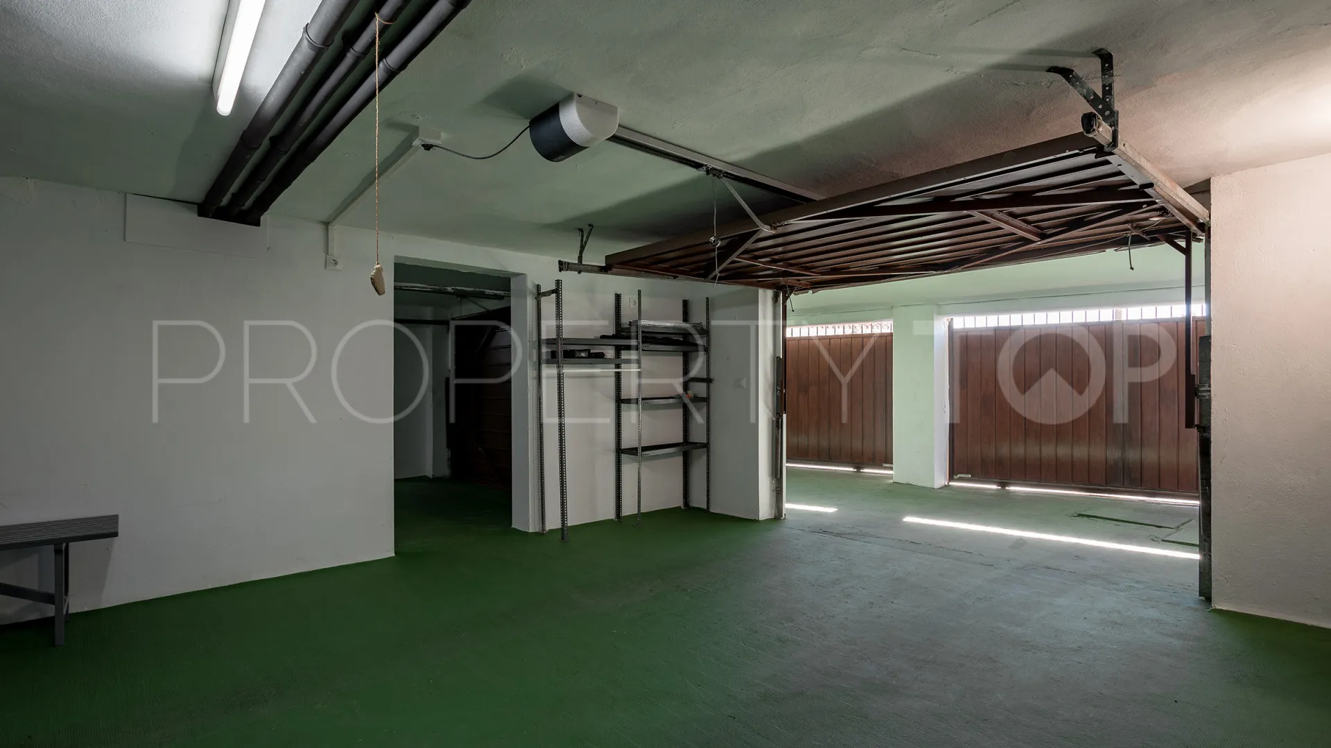 For sale Nueva Andalucia villa with 4 bedrooms