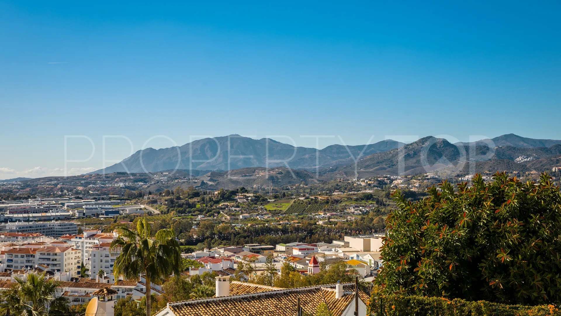 For sale Nueva Andalucia villa with 4 bedrooms