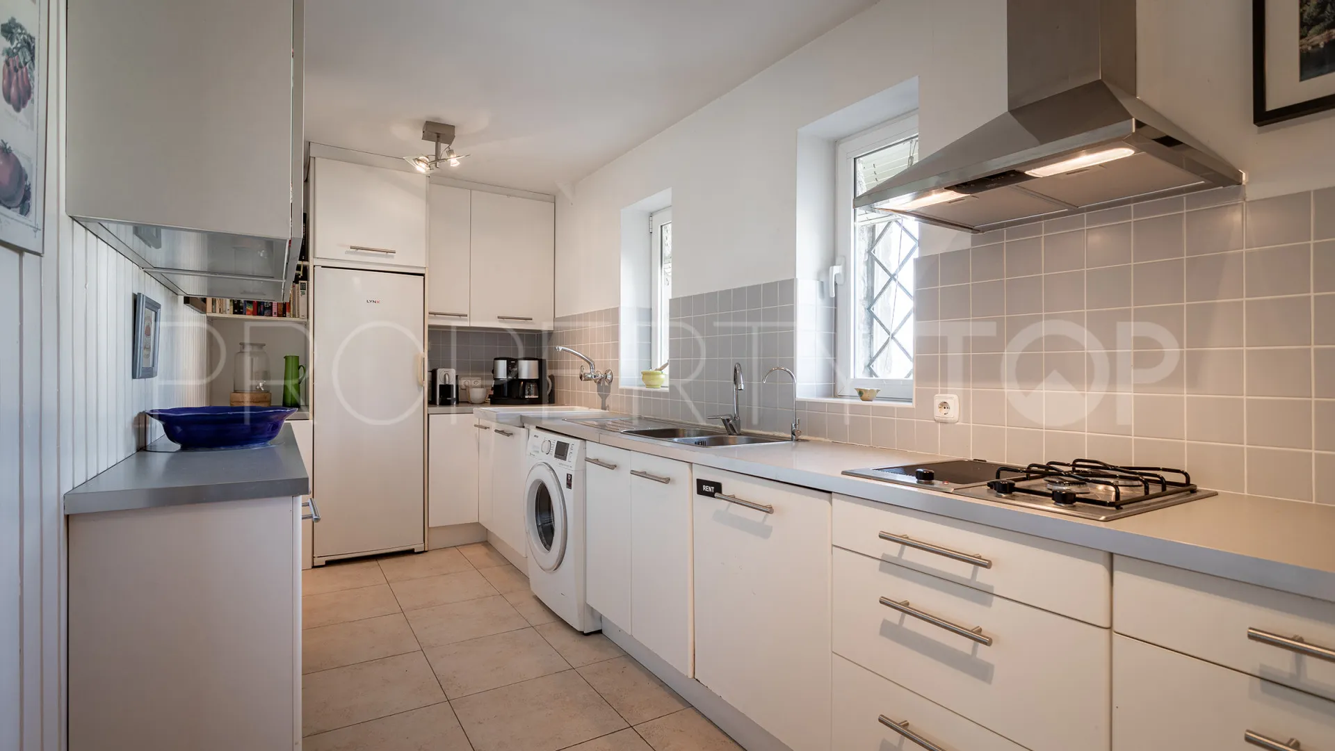 For sale Nueva Andalucia villa with 4 bedrooms