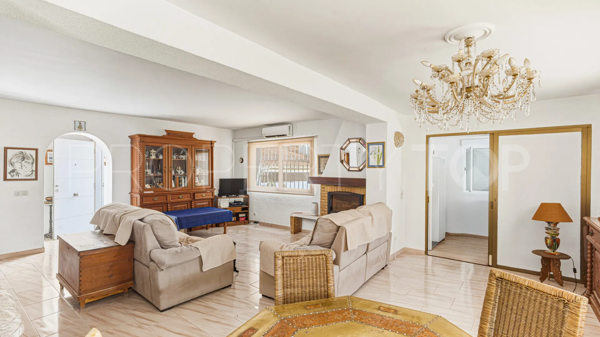 Villa for sale in Nueva Andalucia