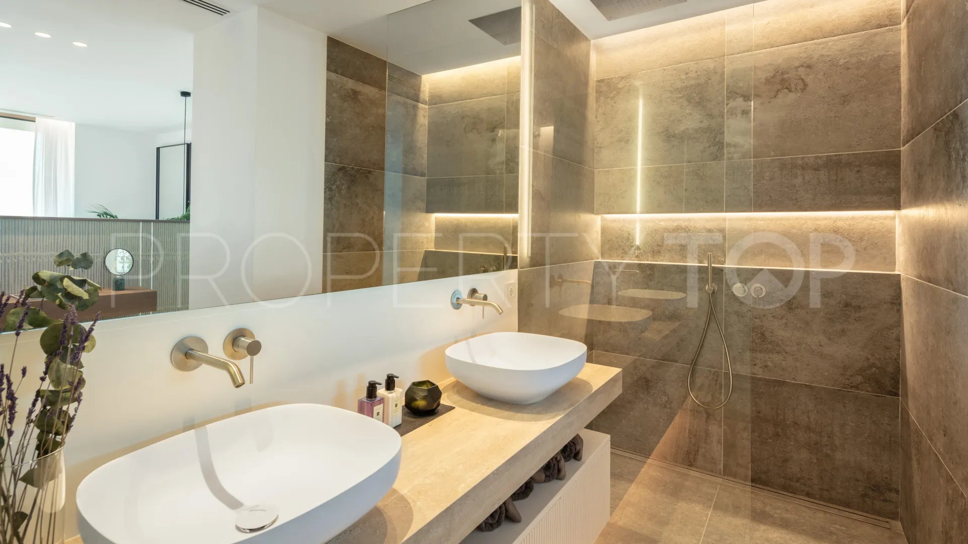 Villa en venta en The Hills con 5 dormitorios