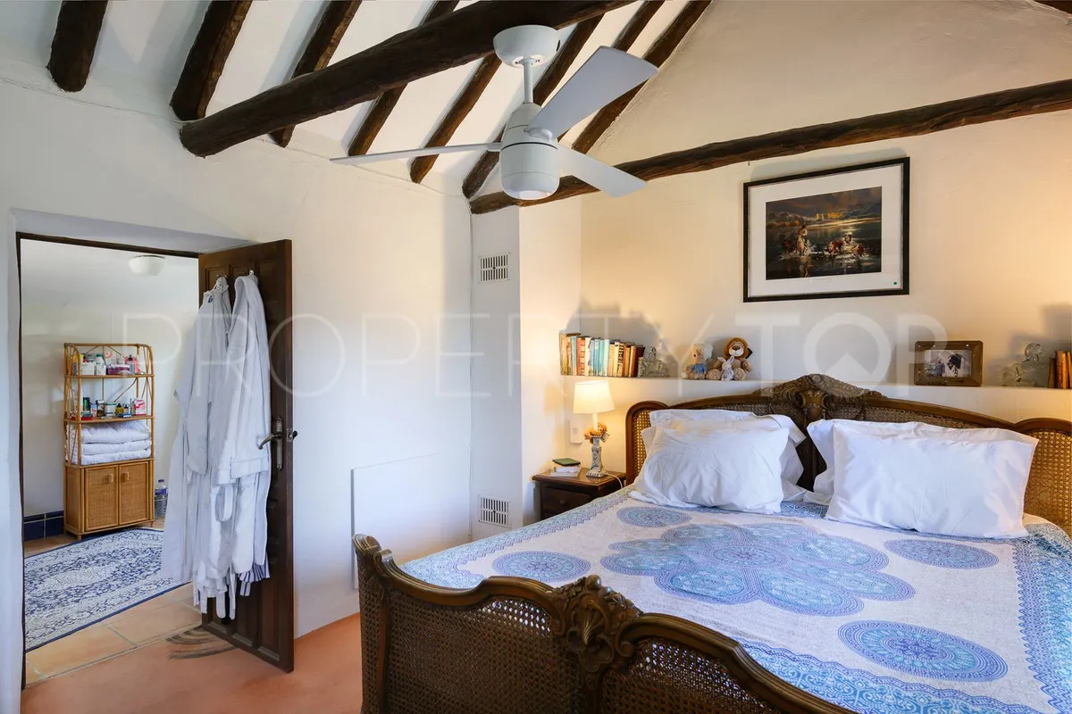 Comprar villa en Estepona